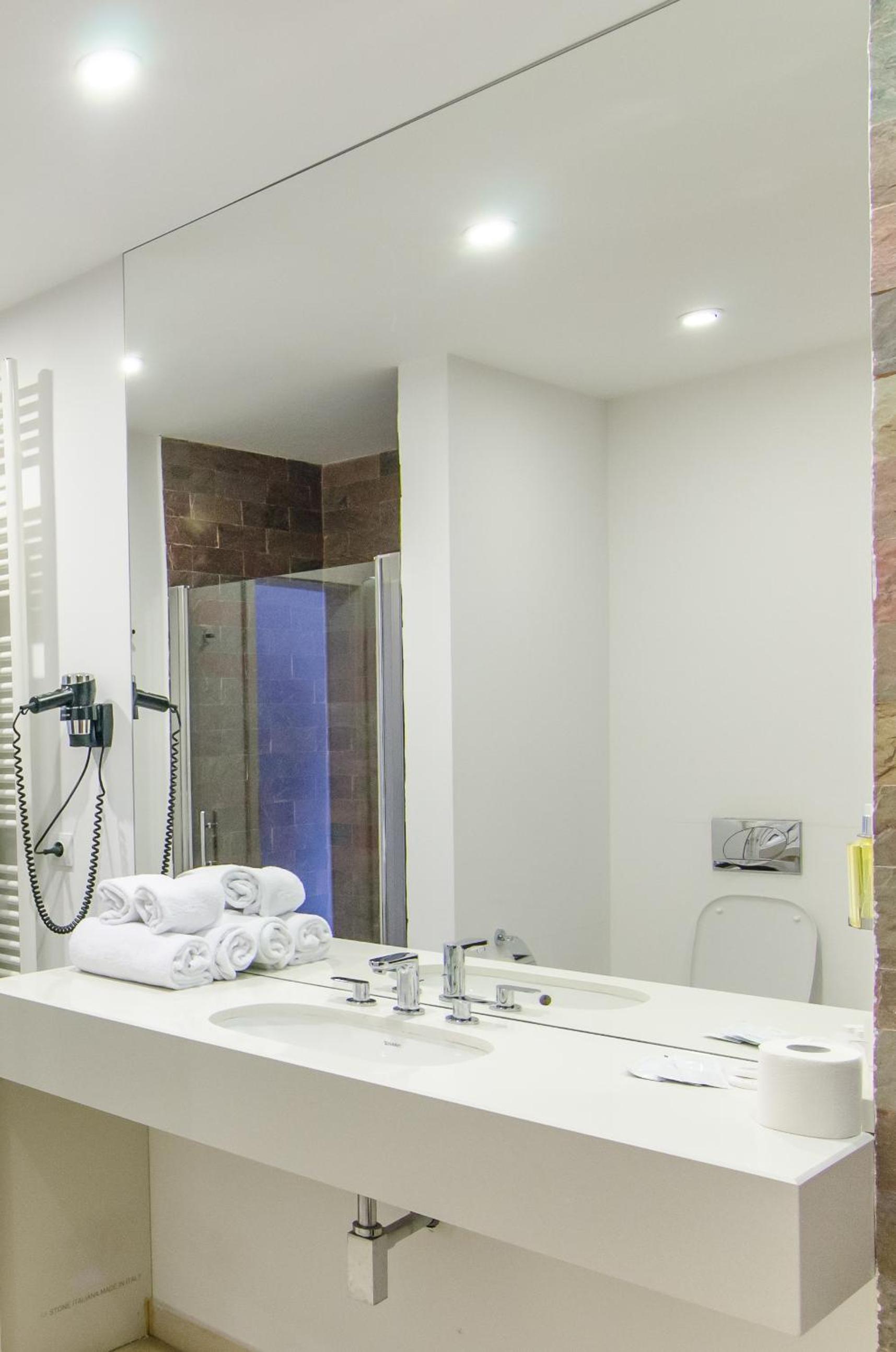 One-Bedroom Apartment - Photo 160