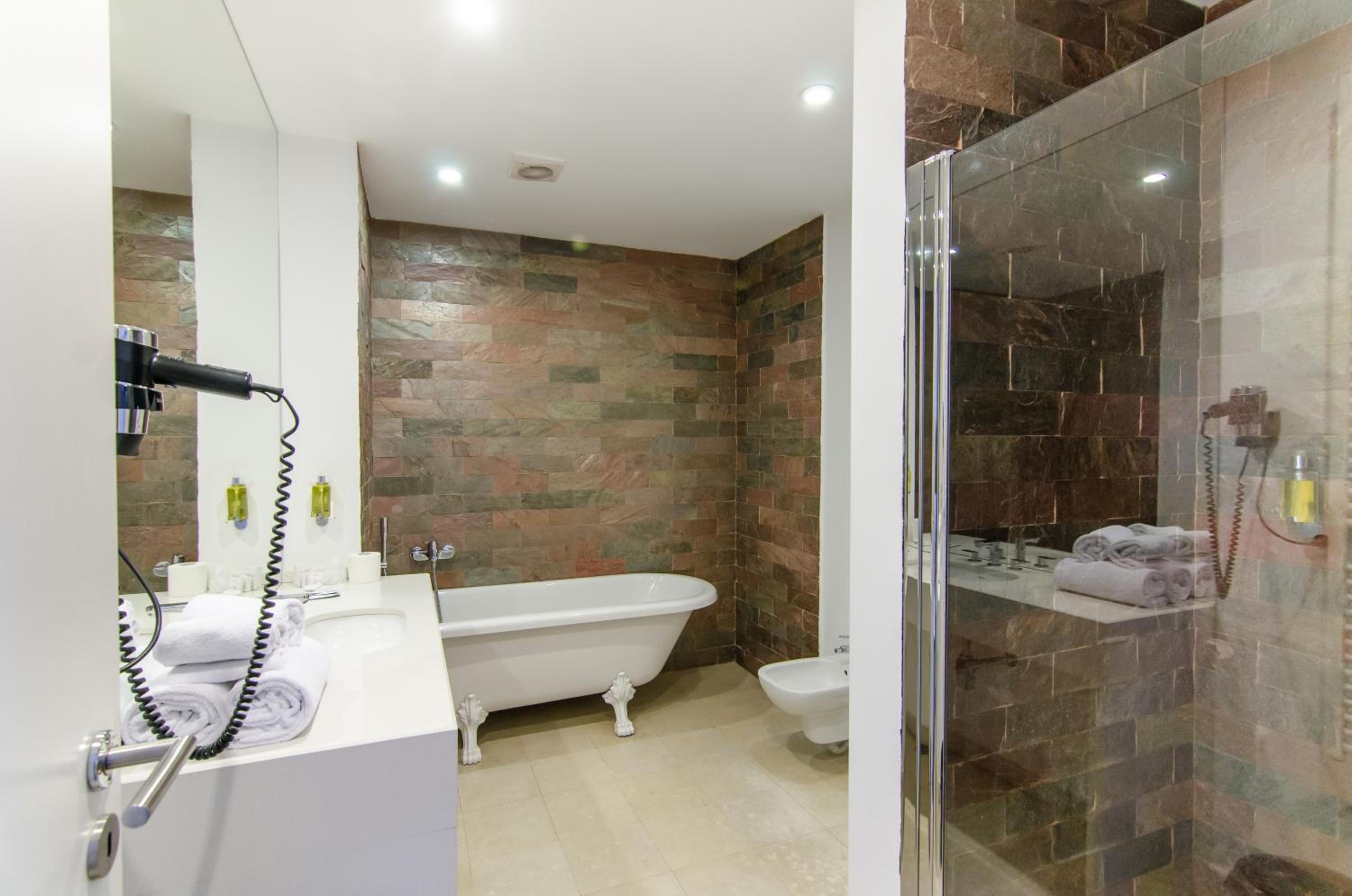 One-Bedroom Apartment - Photo 162