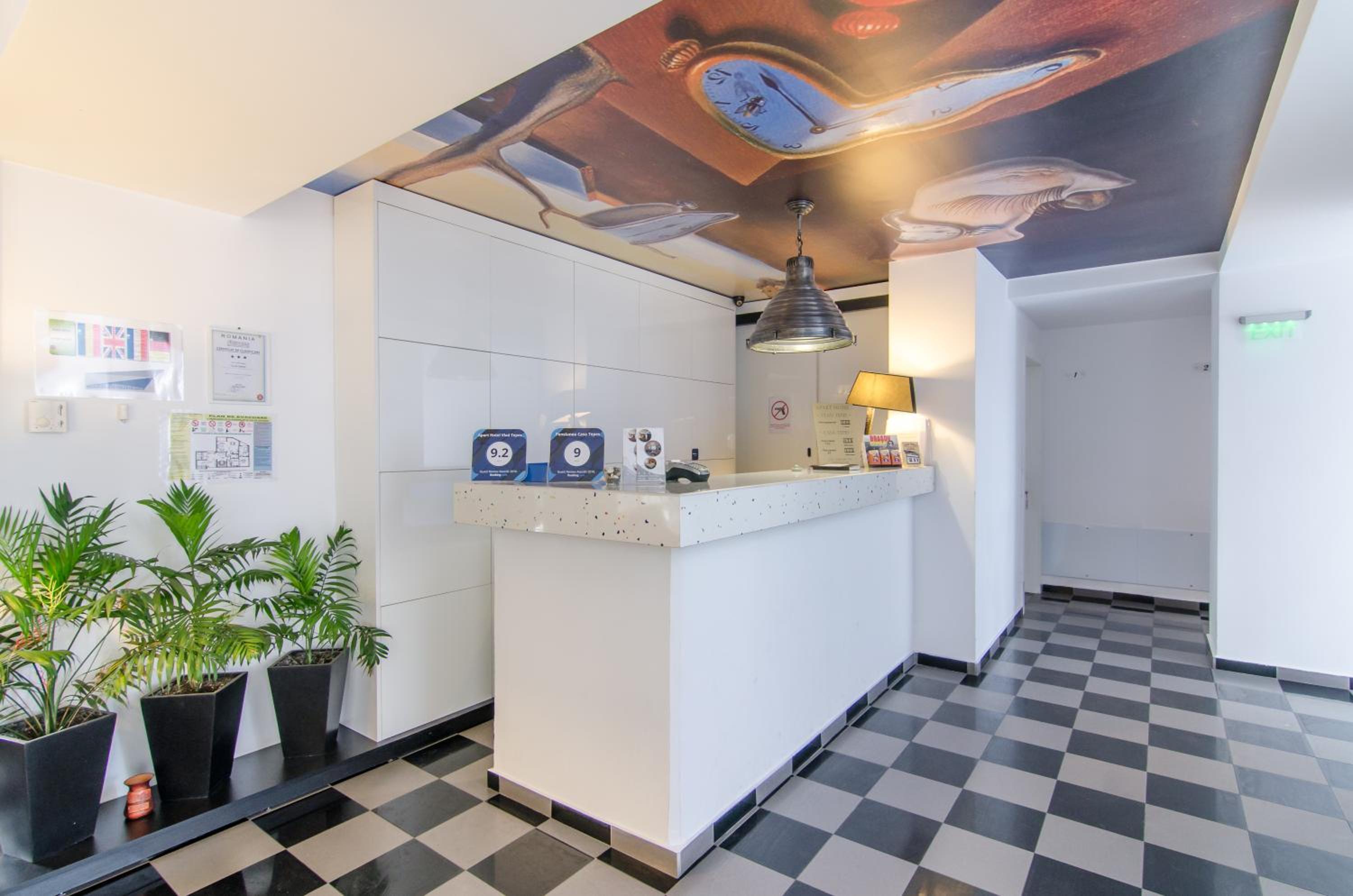 One-Bedroom Apartment - Photo 2