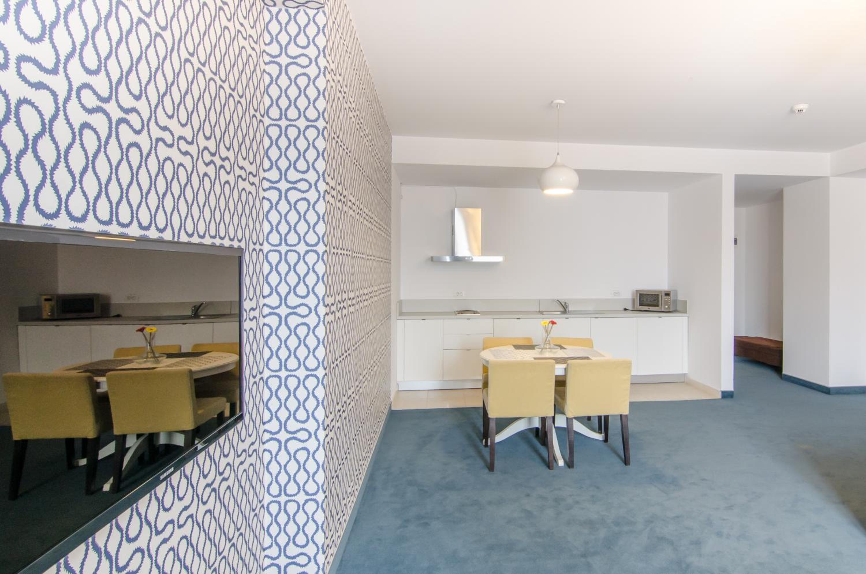 One-Bedroom Apartment - Photo 3