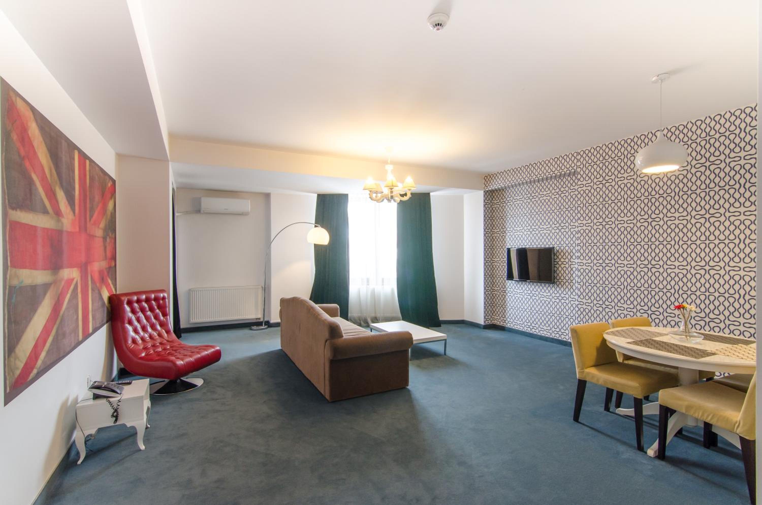 One-Bedroom Apartment - Photo 4