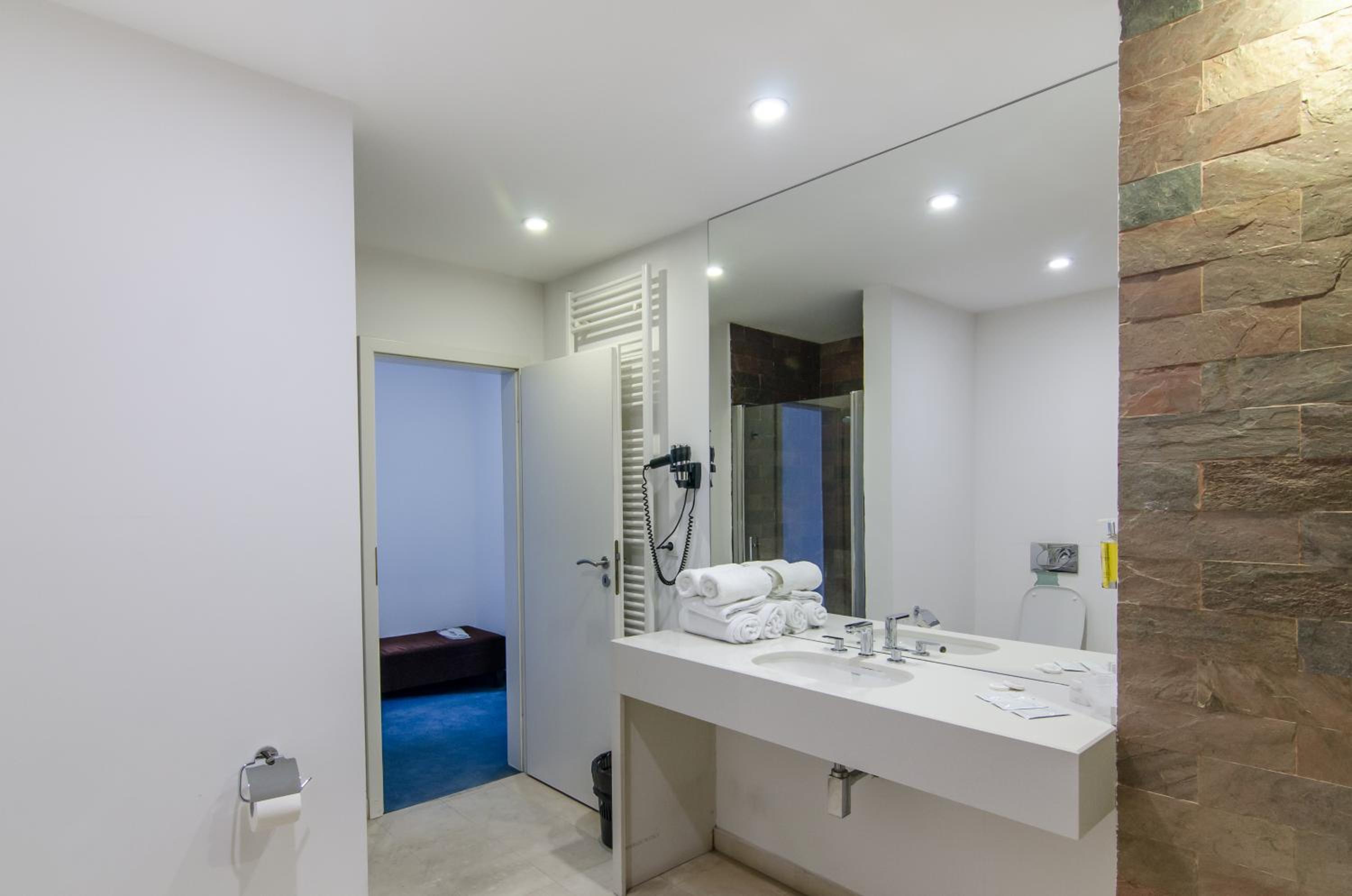 One-Bedroom Apartment - Photo 15