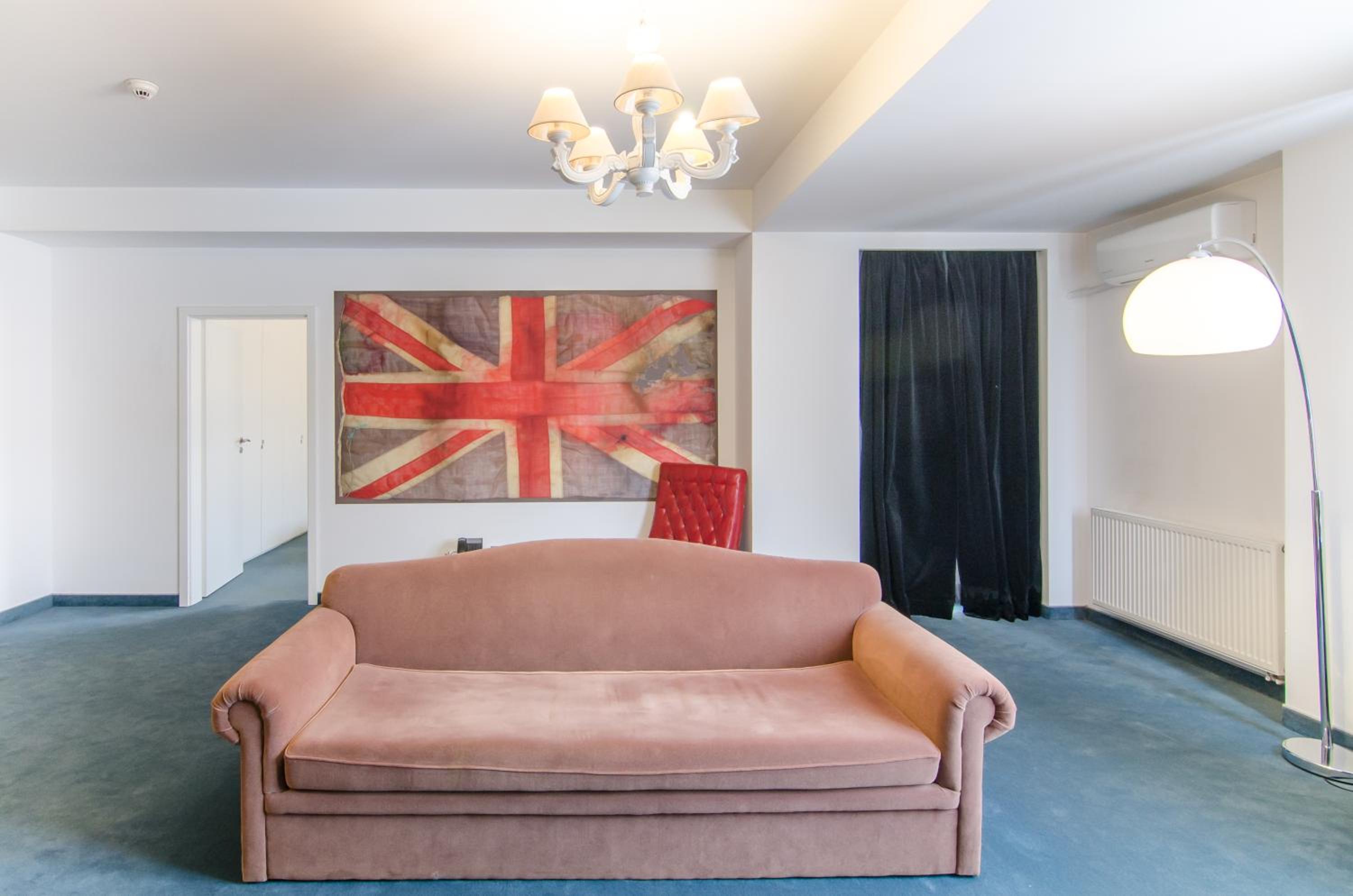One-Bedroom Apartment - Photo 18
