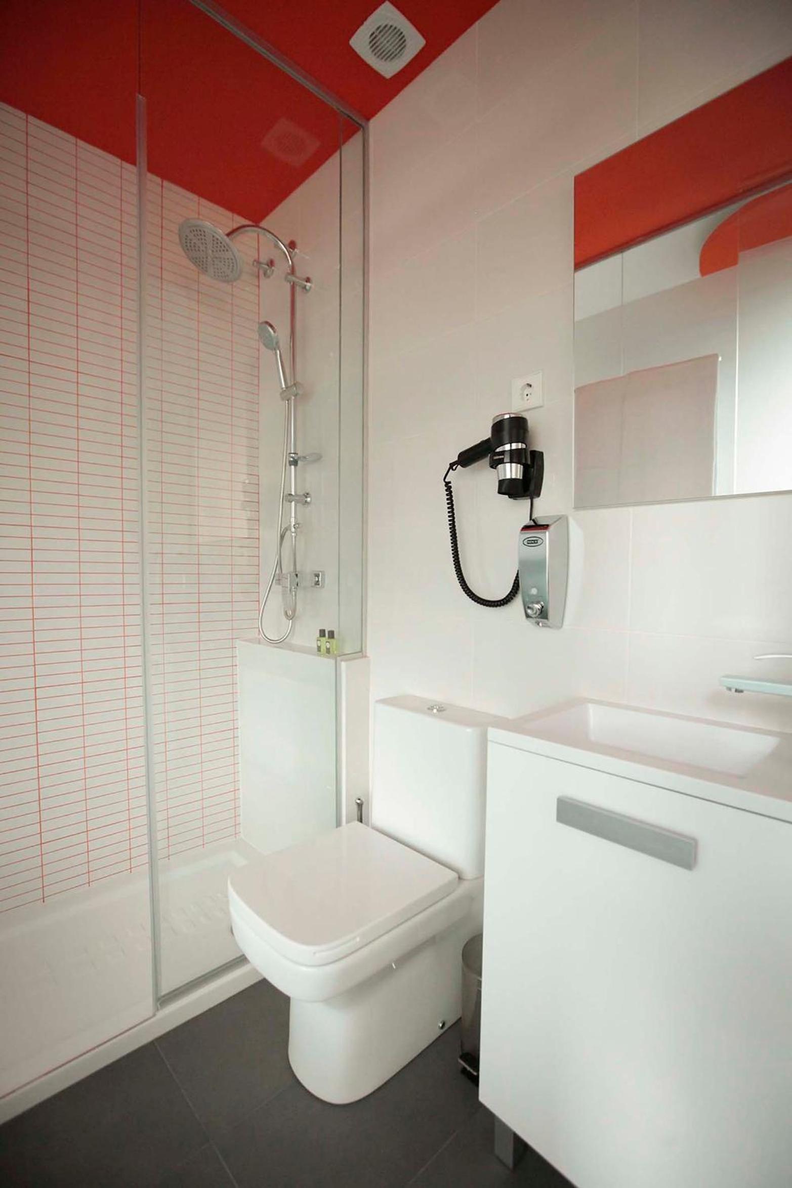 Double Room with Extra Bed (2 Adults + 1 Child) photo 3