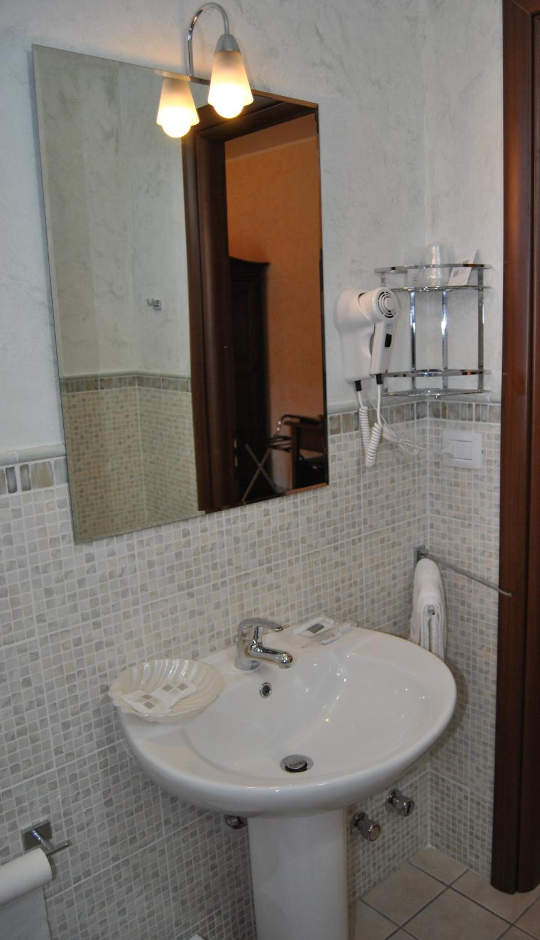 Quadruple Room - Photo 2