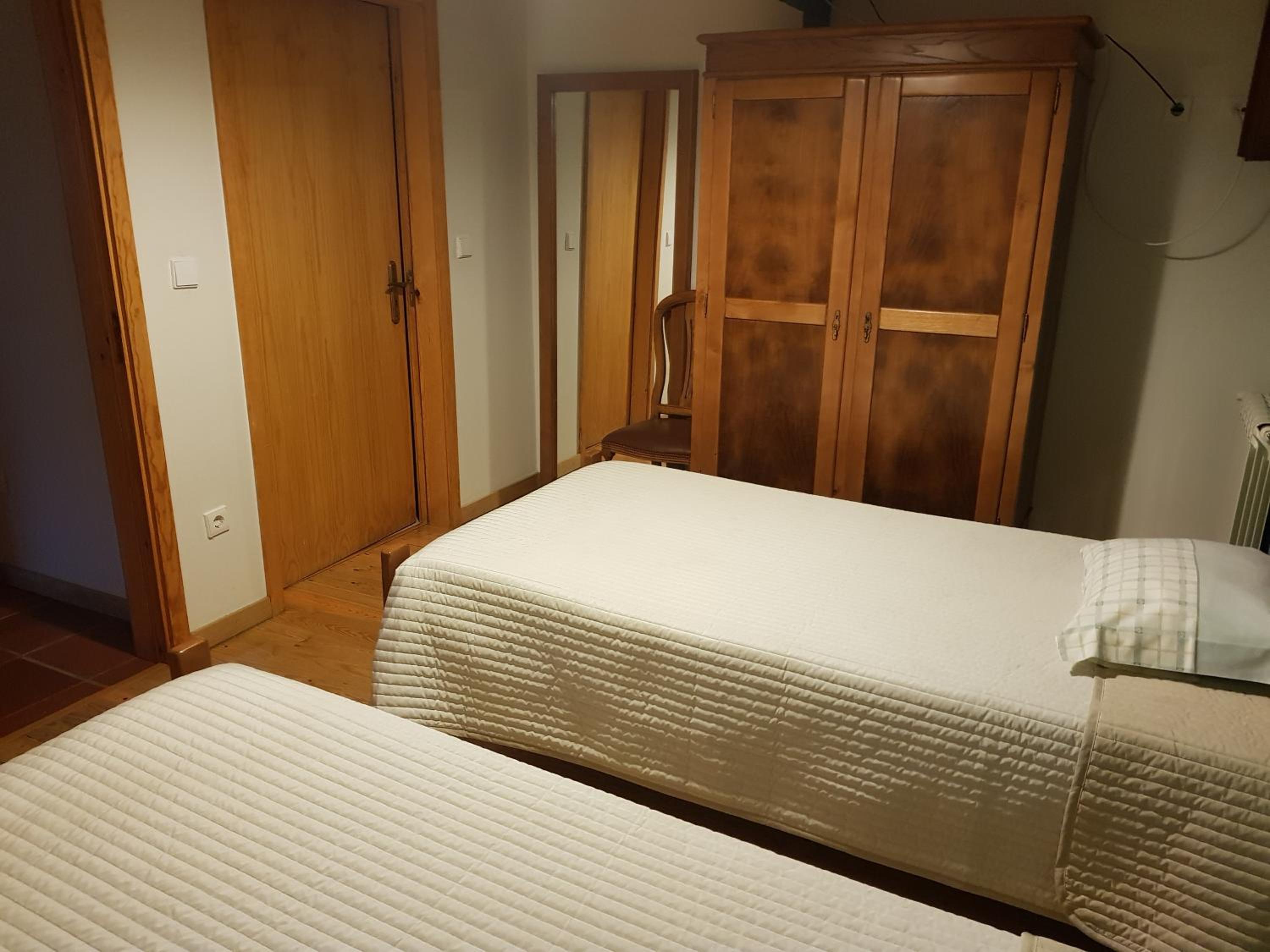 Twin Room - Disability Access photo 2