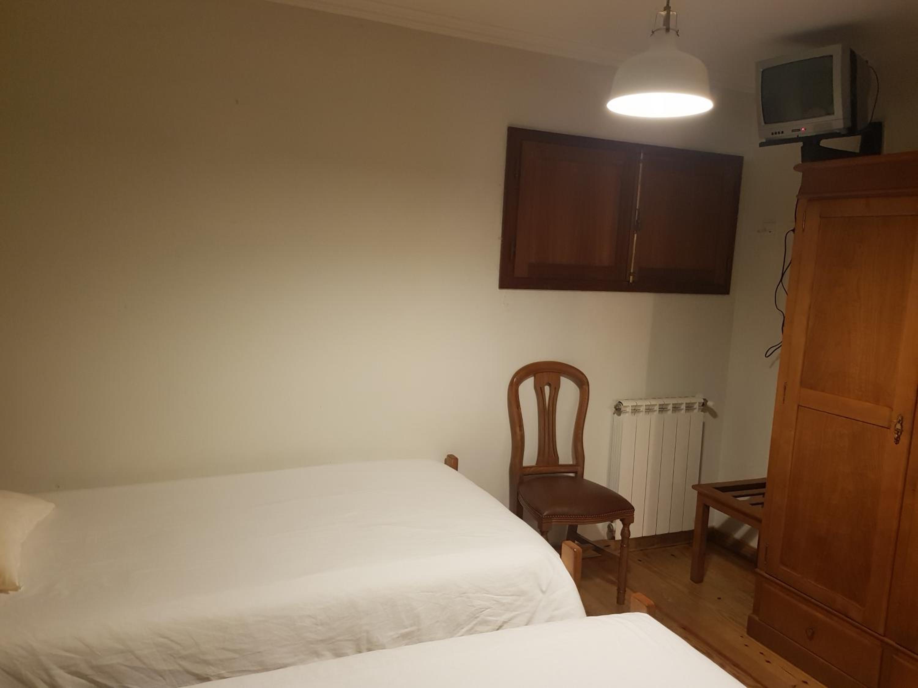 Standard Twin Room - Photo 2