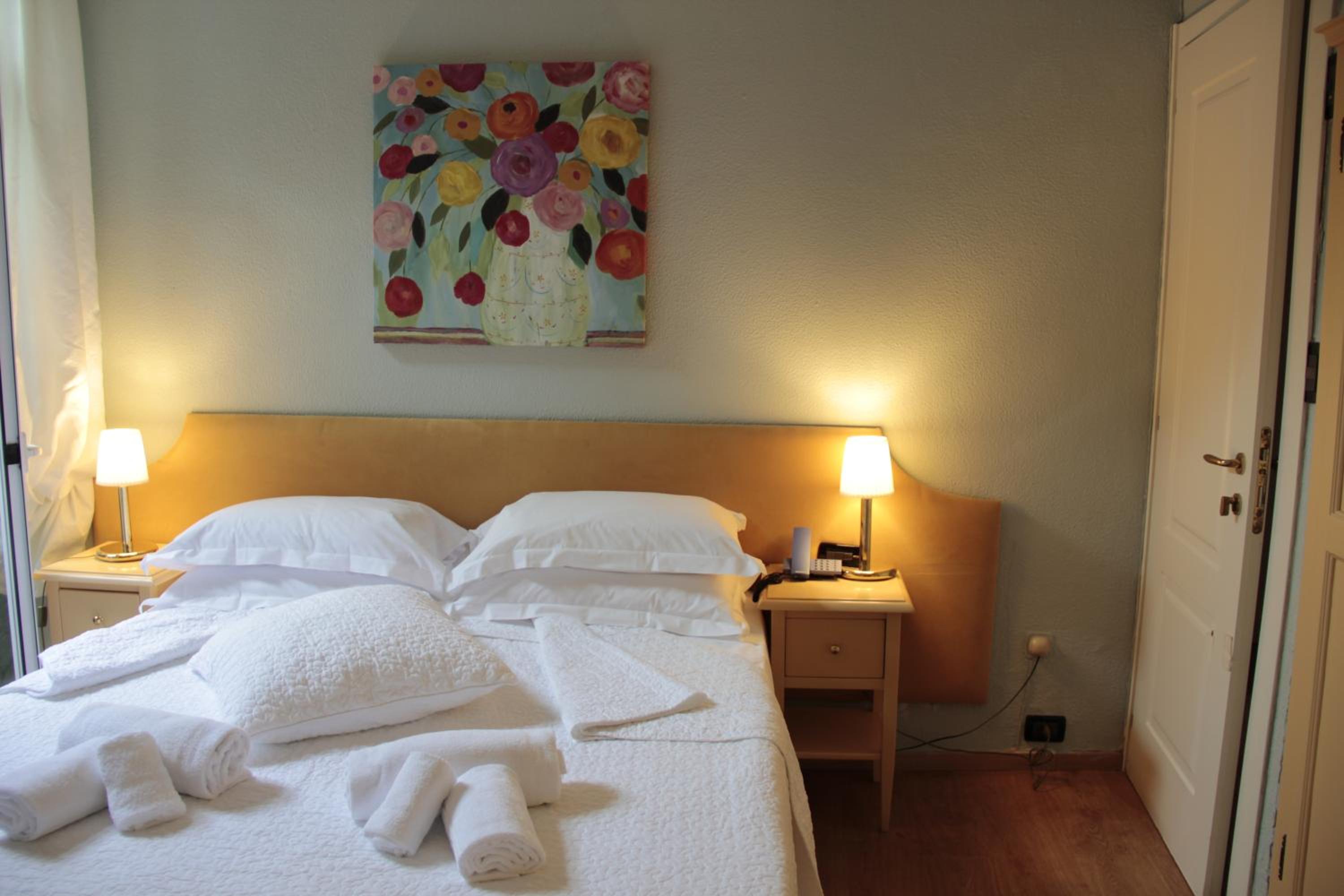 Standard Double Room - Photo 5