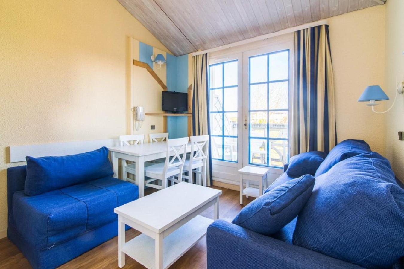 Select Studio (2 People)