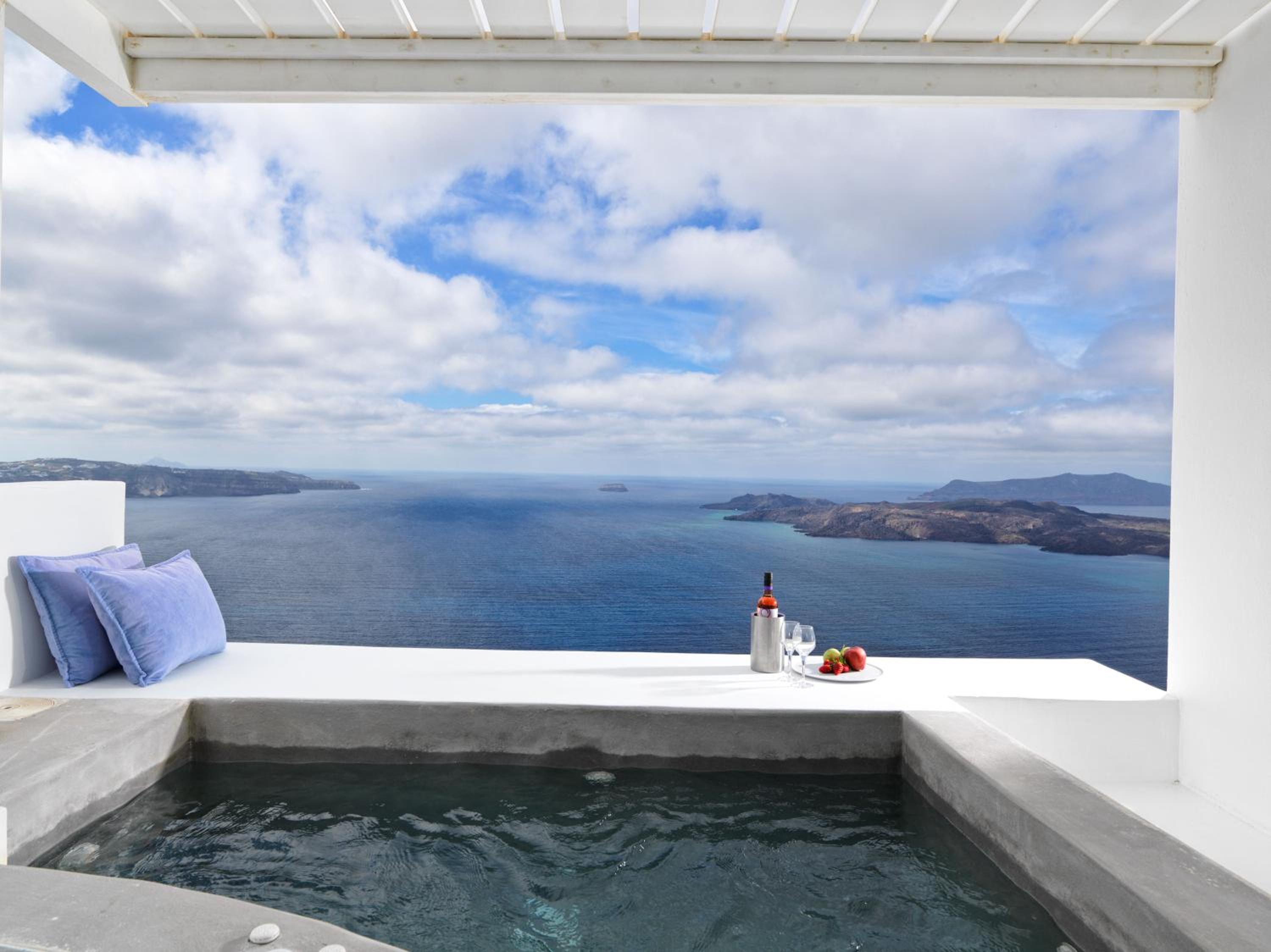 Honeymoon Suite with Outdoor Hot Tub - Photo 15