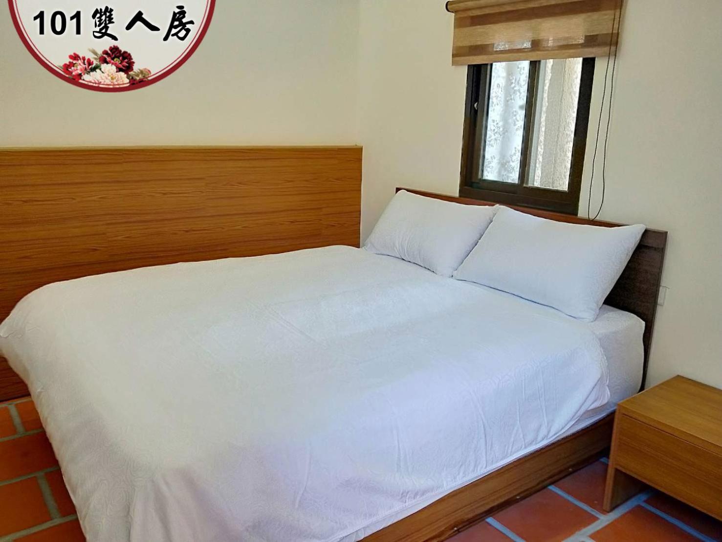 Deluxe Double Room with Shower photo 2
