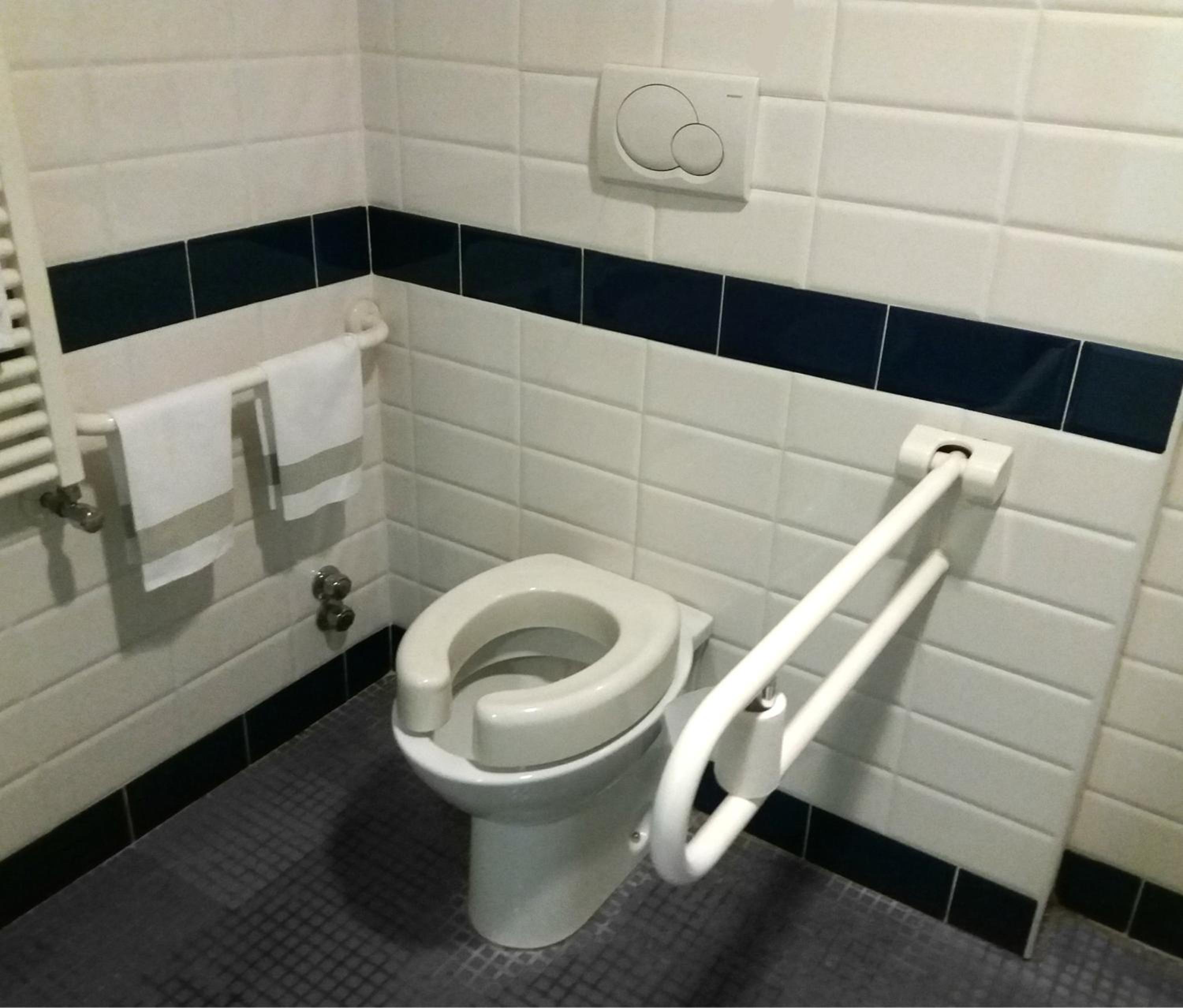 Room for Disabled - Photo 2