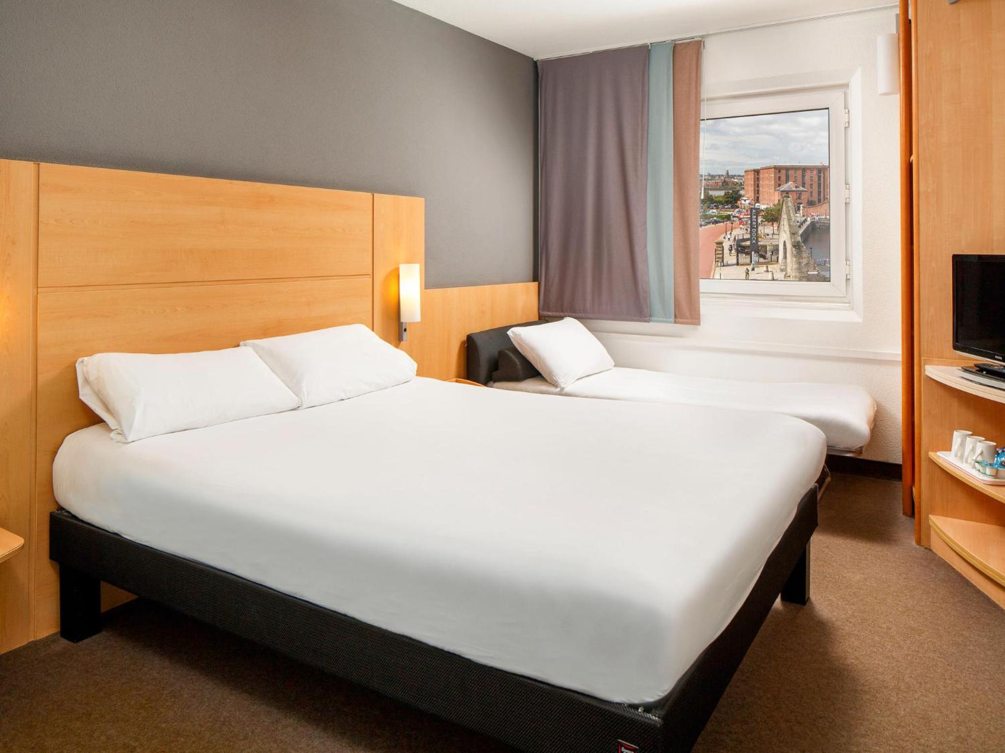 Family Room with One Double Bed and One Single Bed - Photo 1