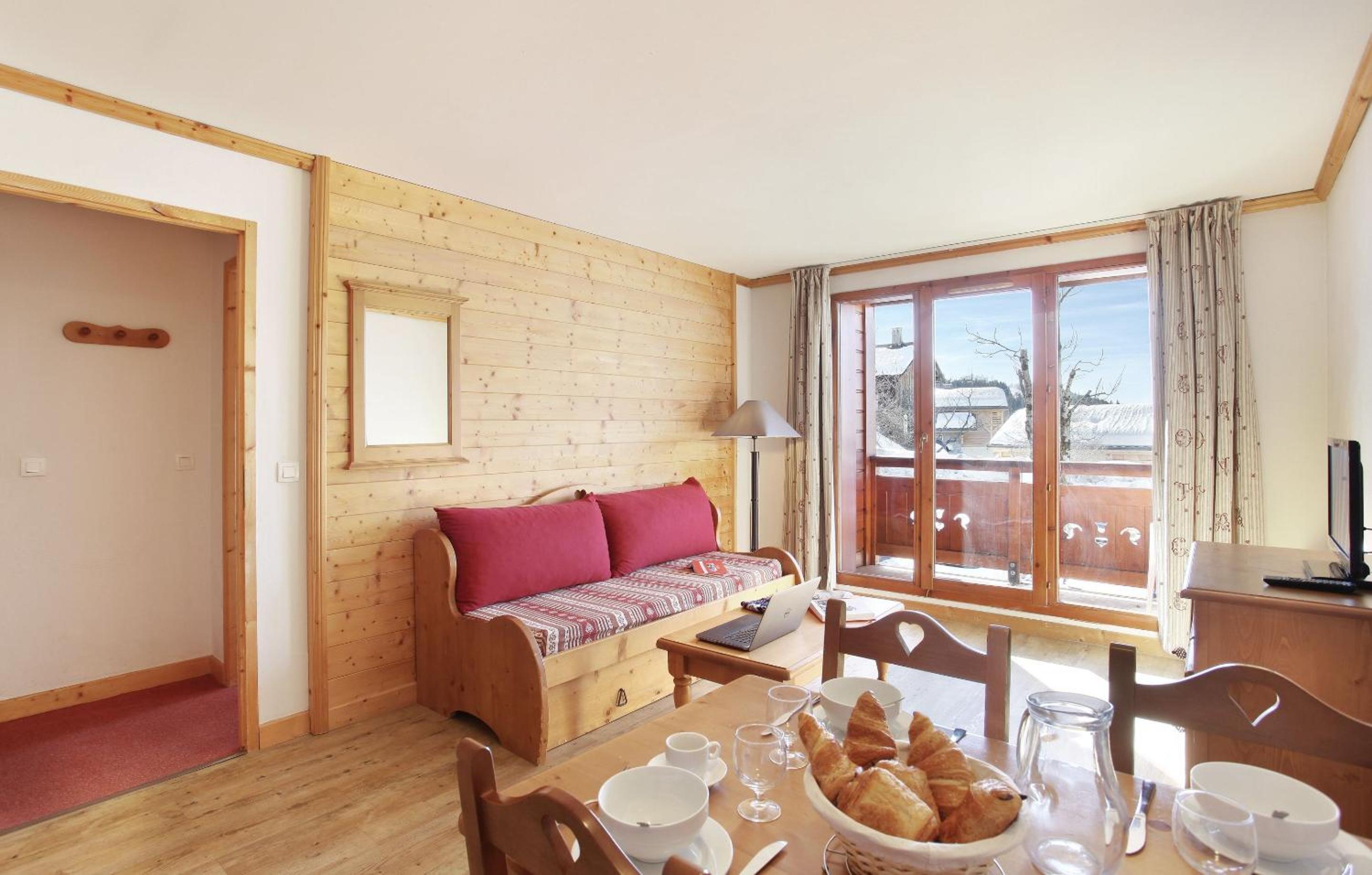 One-Bedroom Apartment (4 Adults)