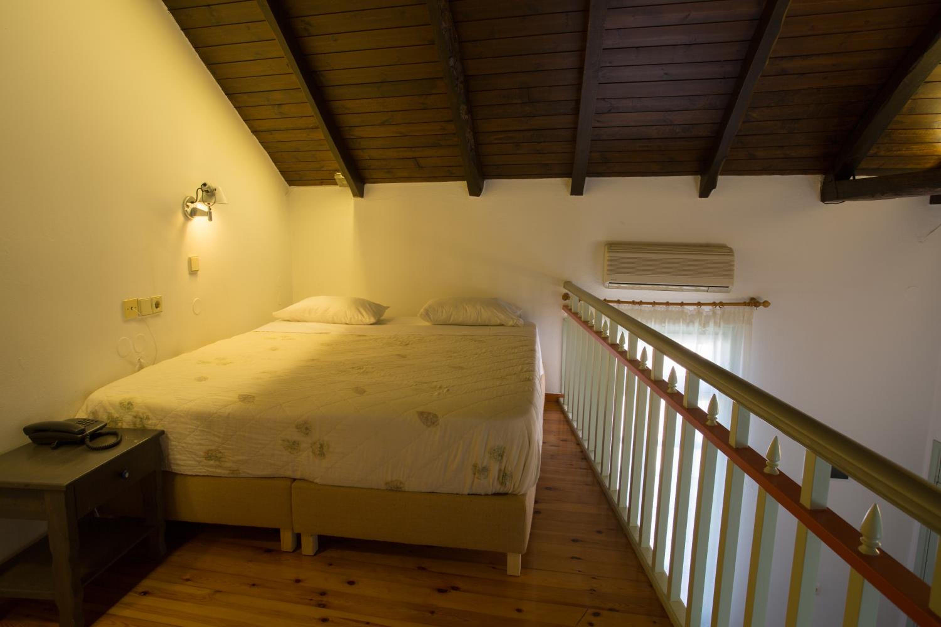 Quadruple Room thumbnail 5