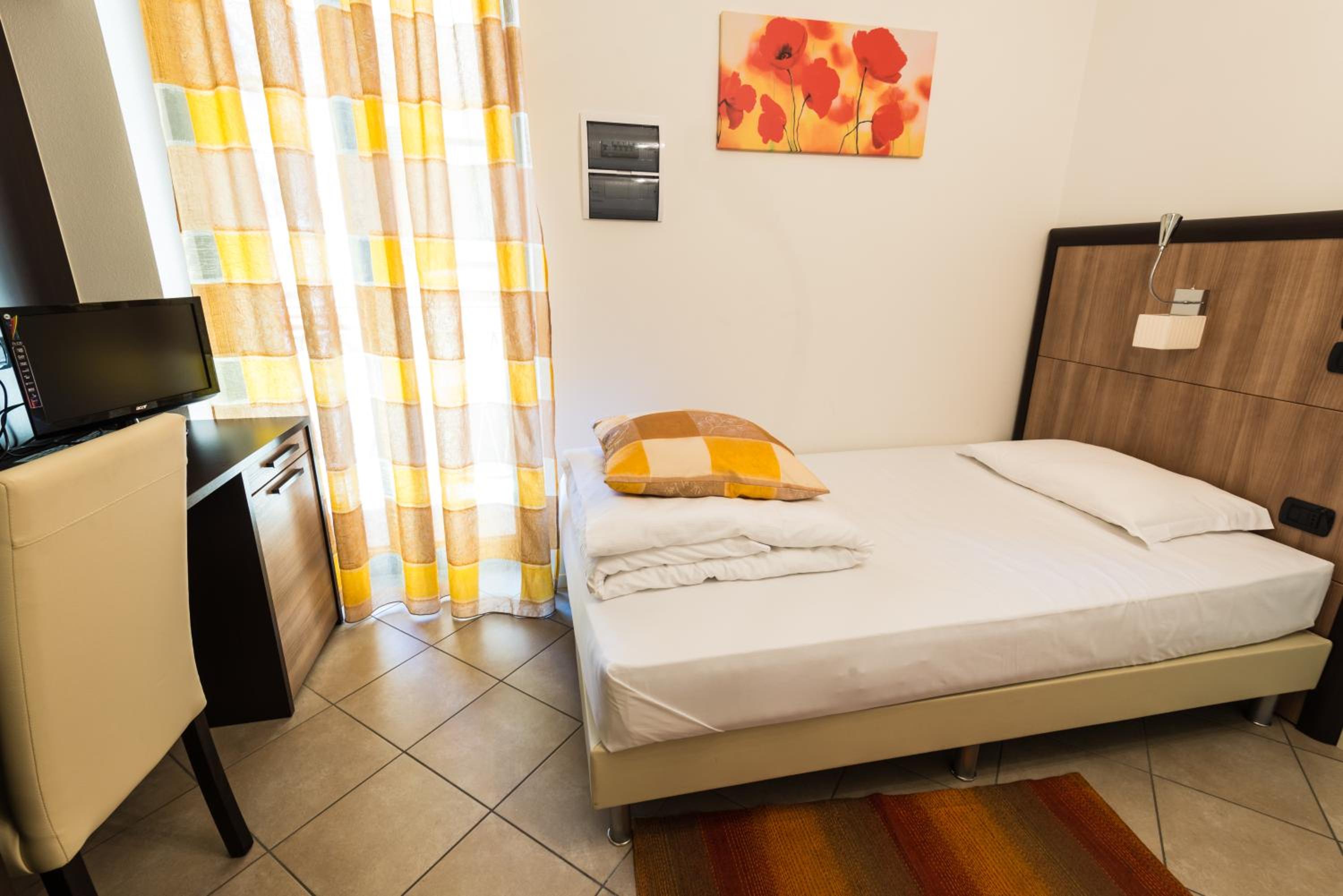Double Room With Lake View - Photo 1
