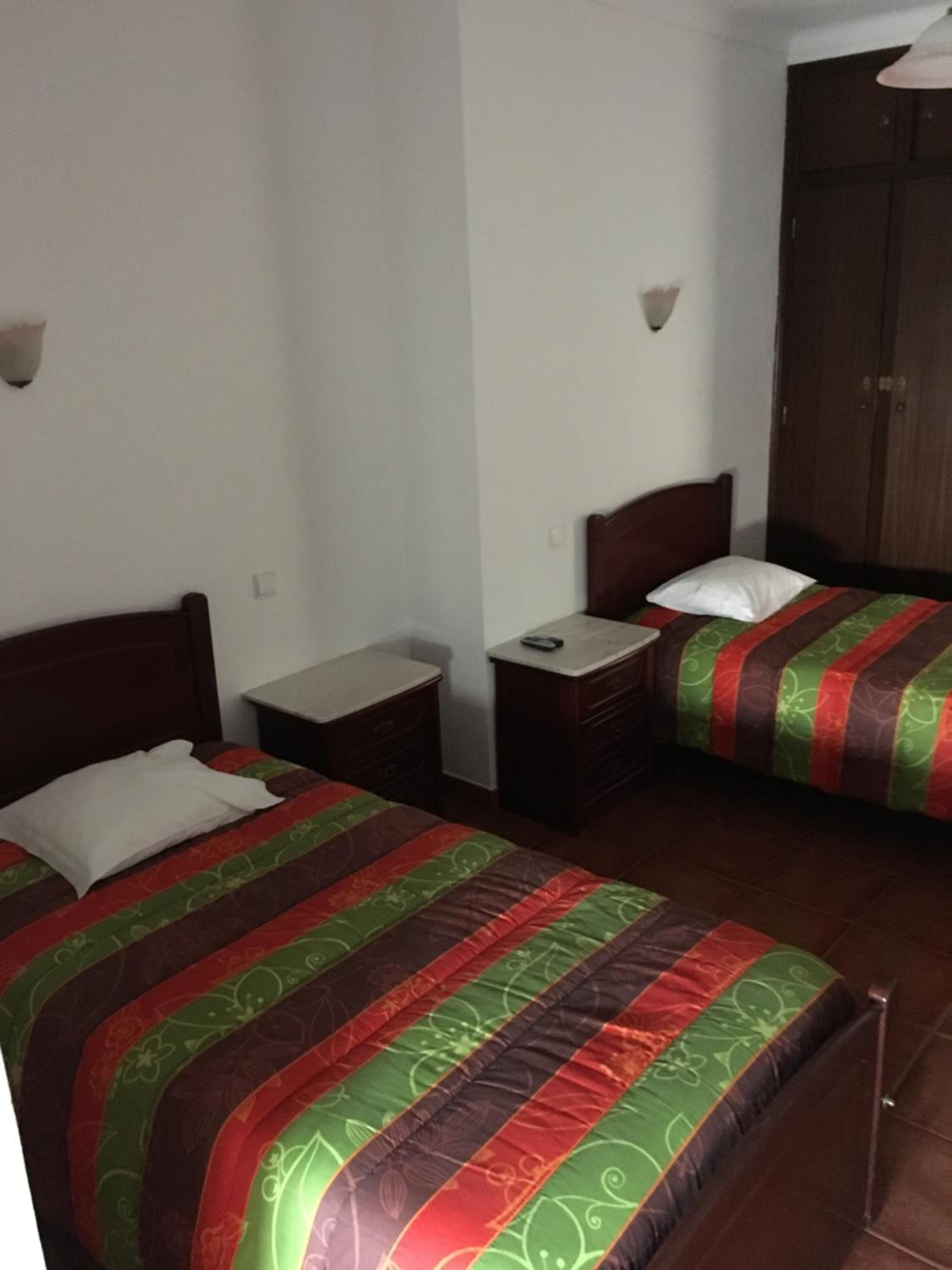 Twin Room - Photo 12