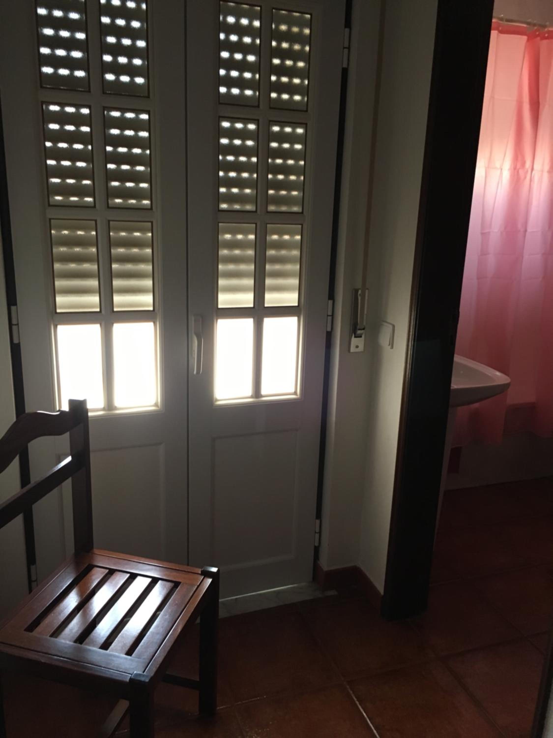Twin Room - Photo 13