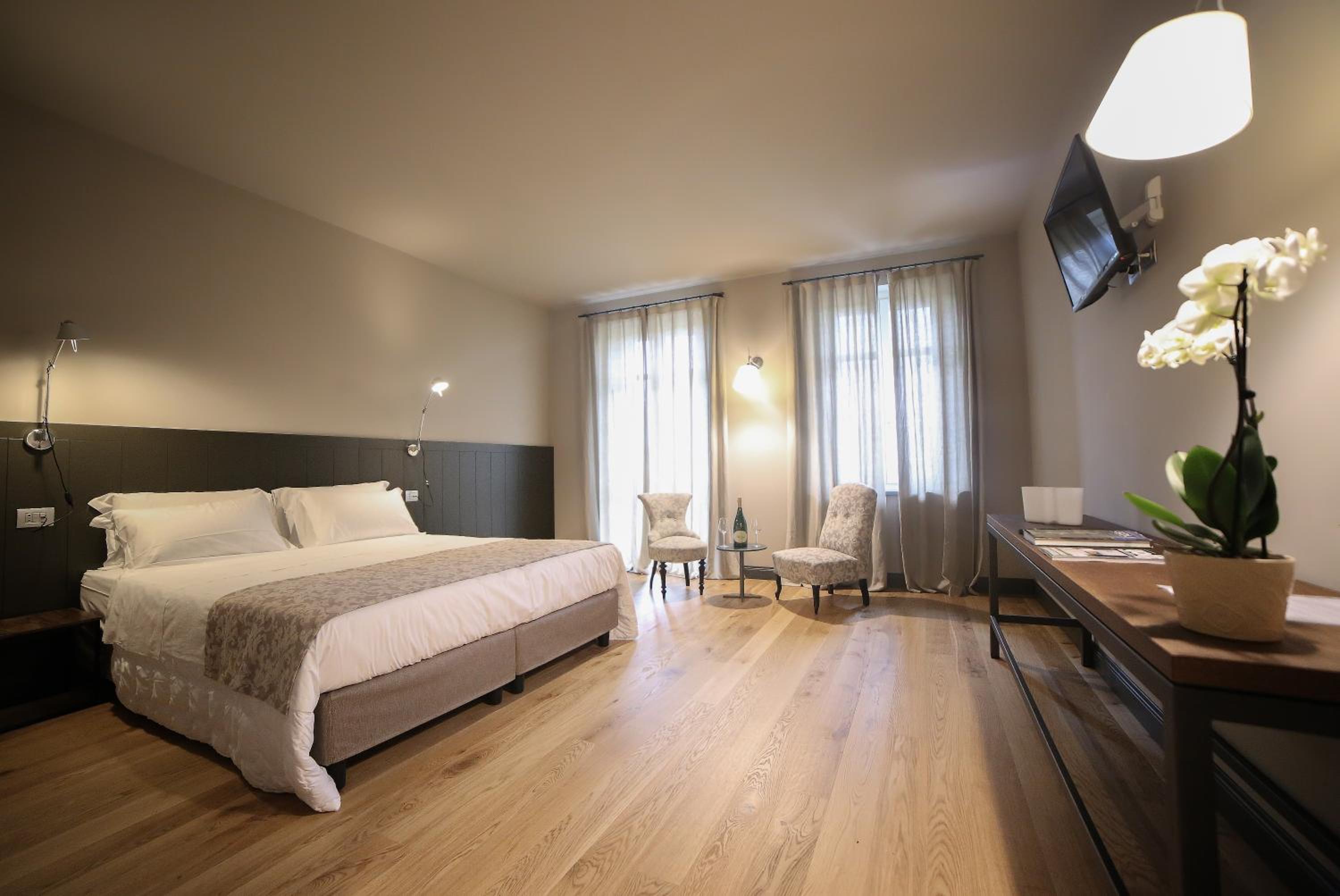 Superior Double or Twin Room with Lake View