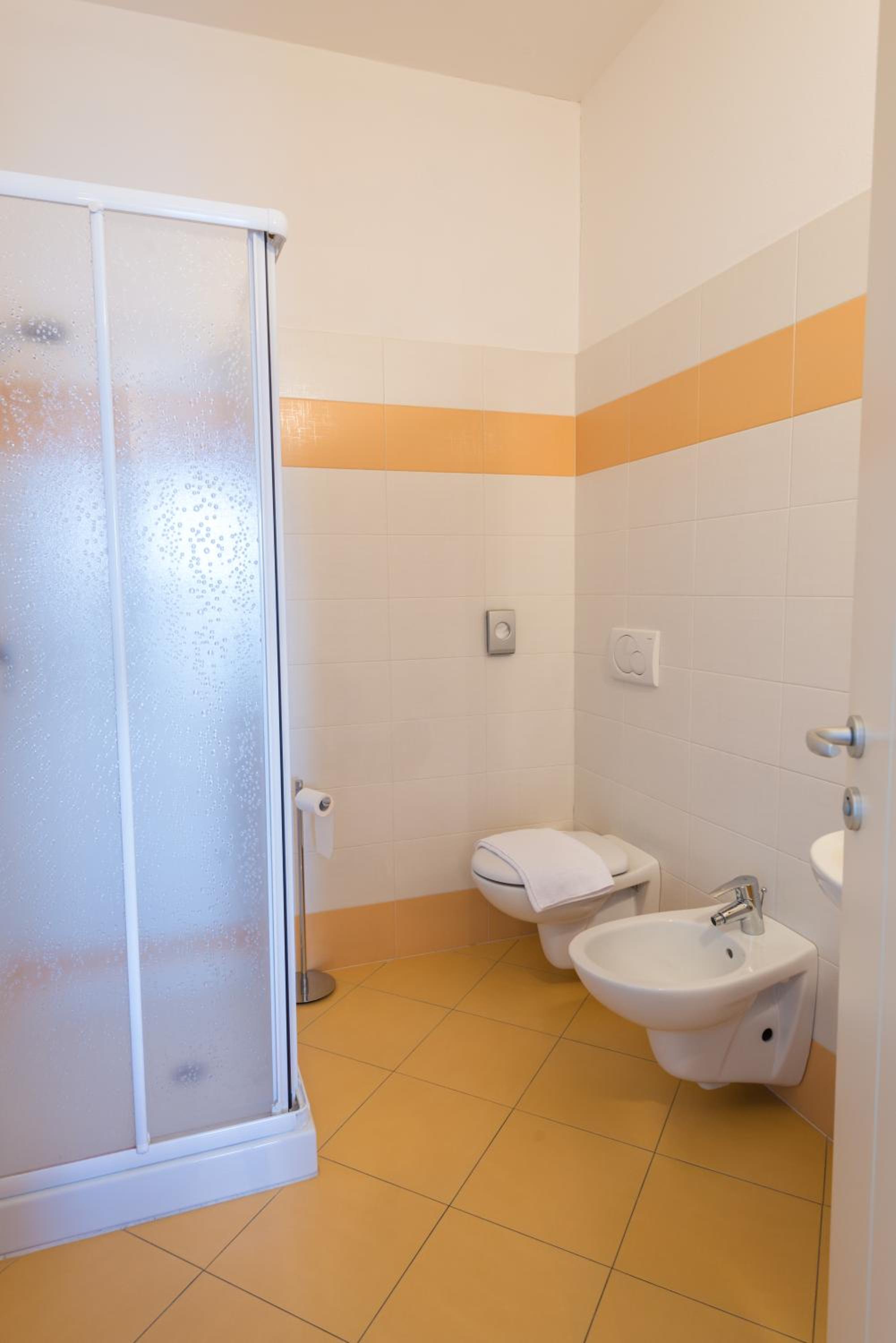 Double Room With Lake View - Photo 7