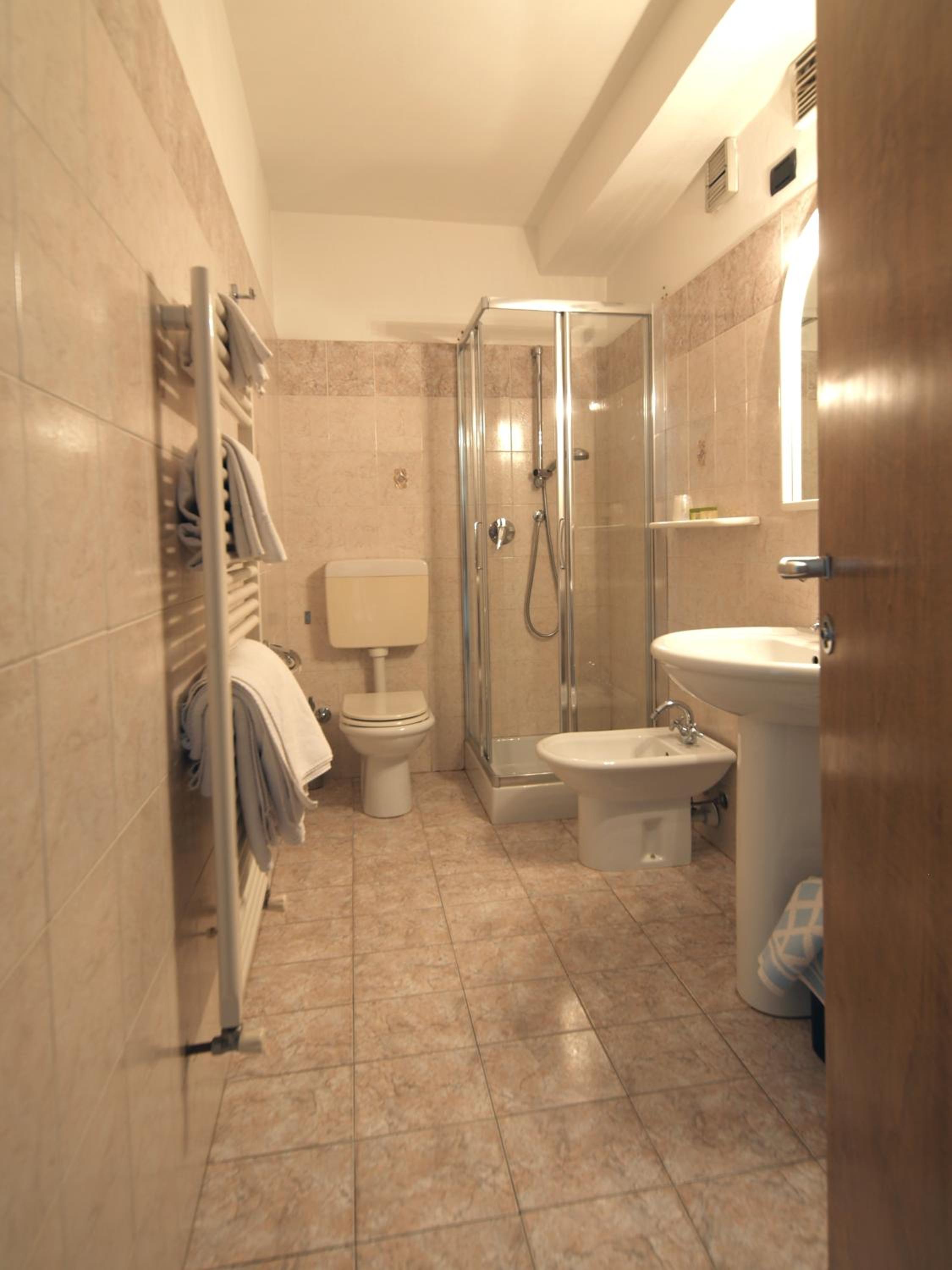 Double or Twin Room - Photo 3