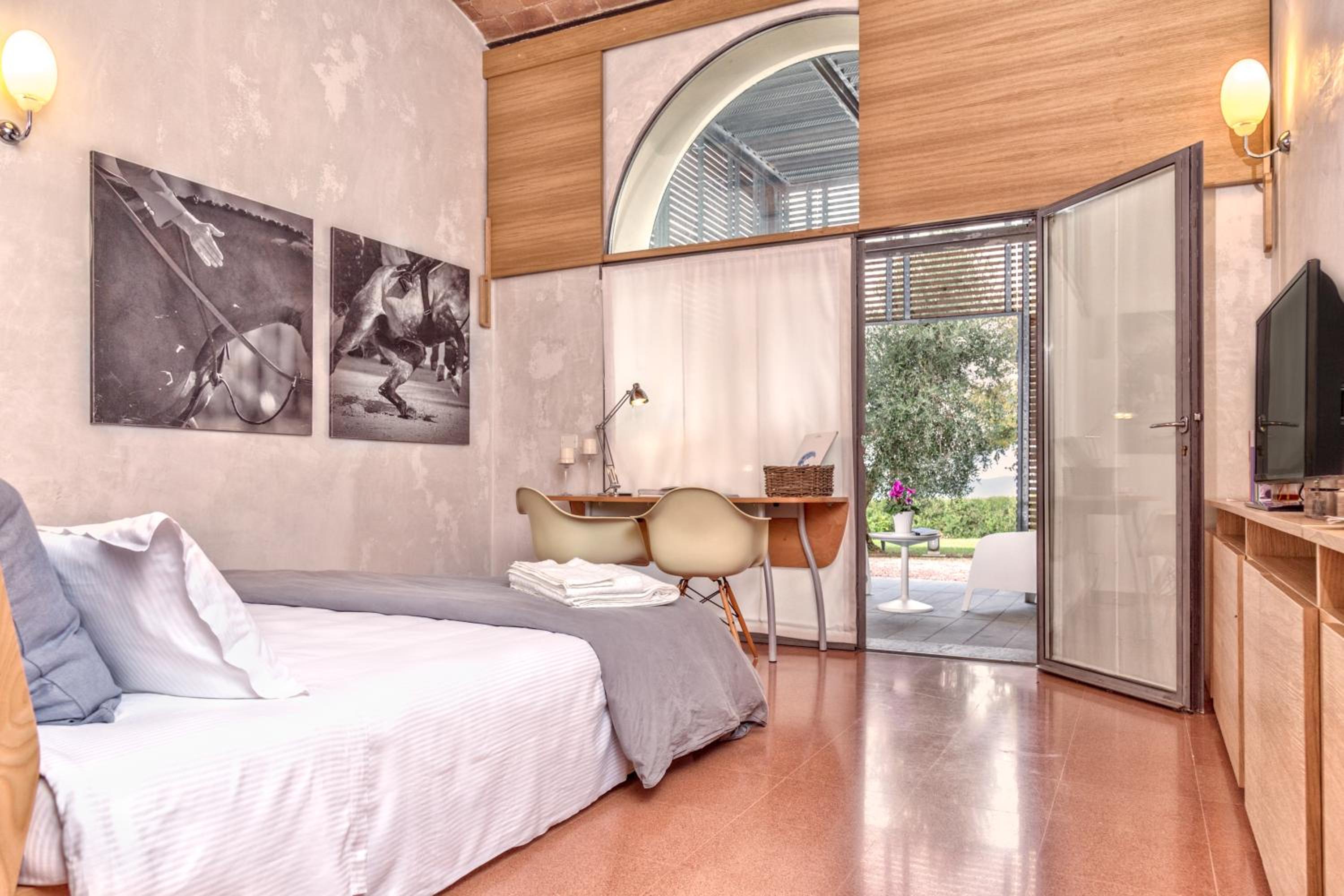 Junior Suite with Balcony photo 1