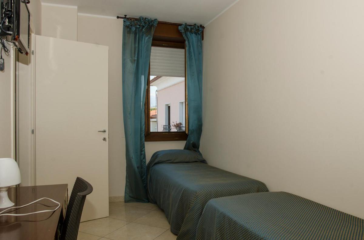 Small Economy Twin Room  photo 1
