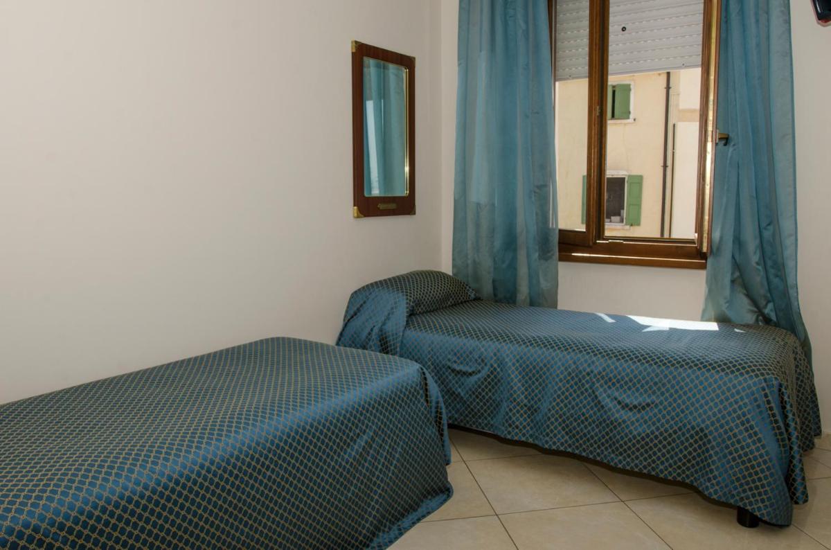 Small Economy Twin Room  photo 2