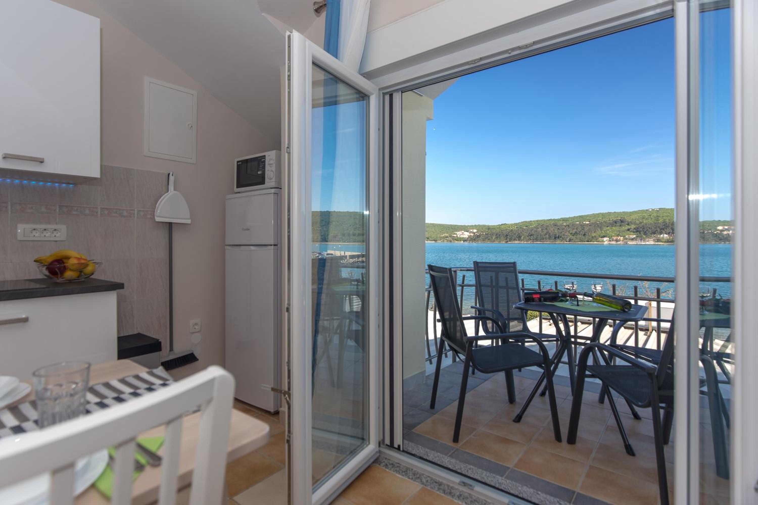 One-Bedroom Apartment with Sea View photo 3