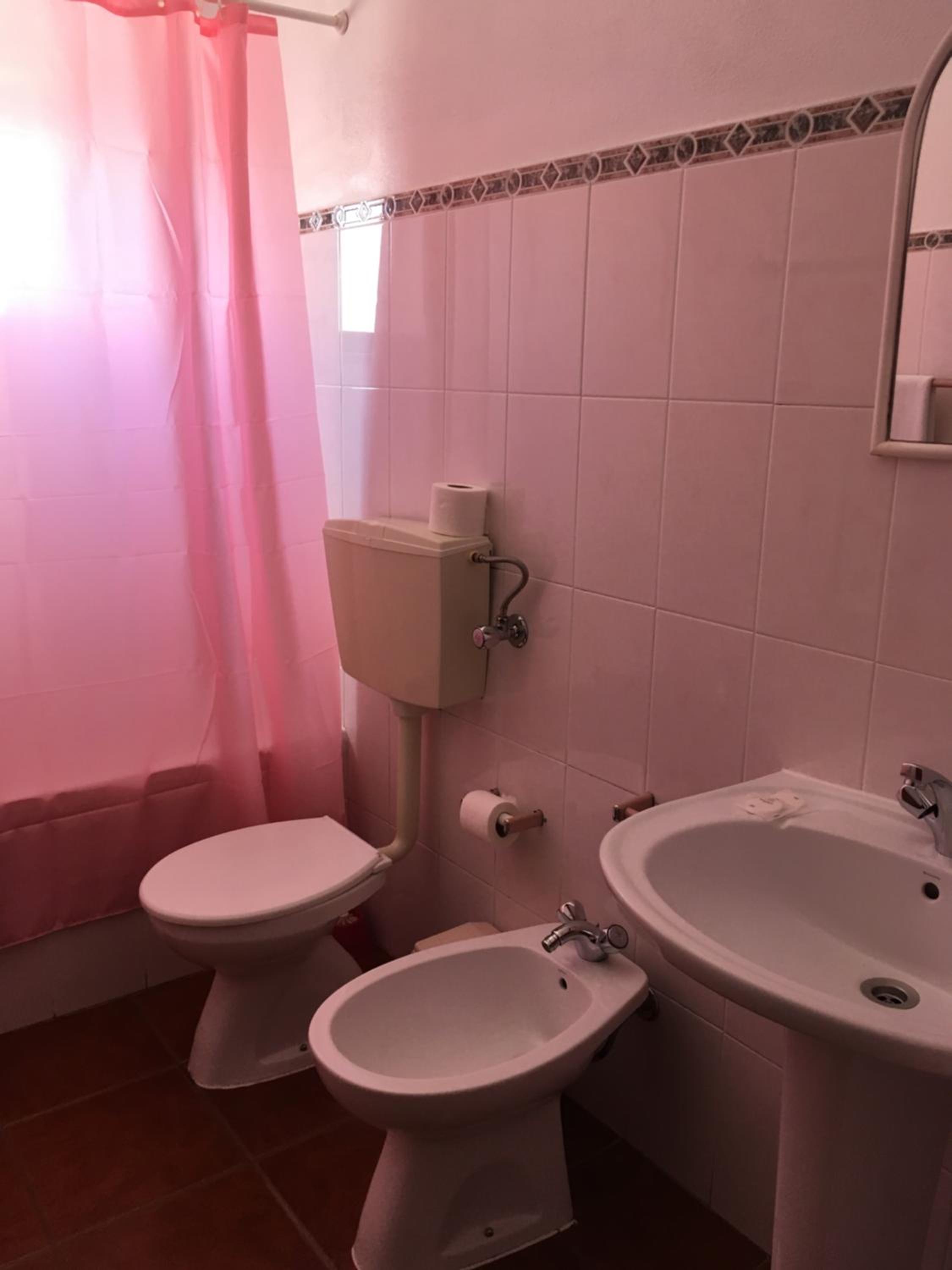 Twin Room - Photo 4