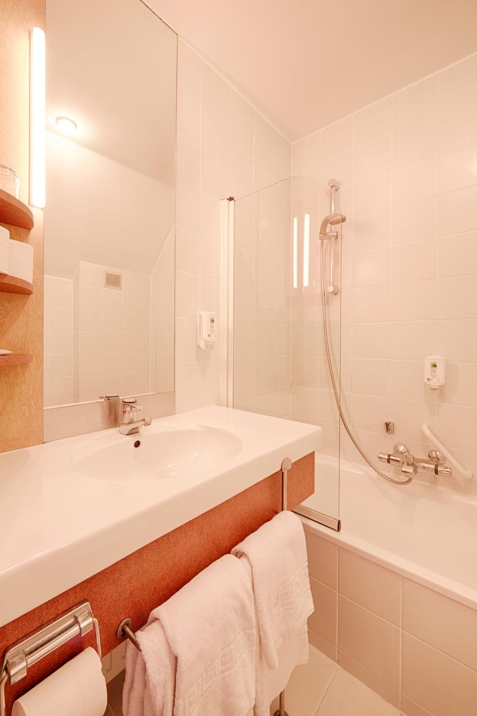 Standard Double Room - Photo 3