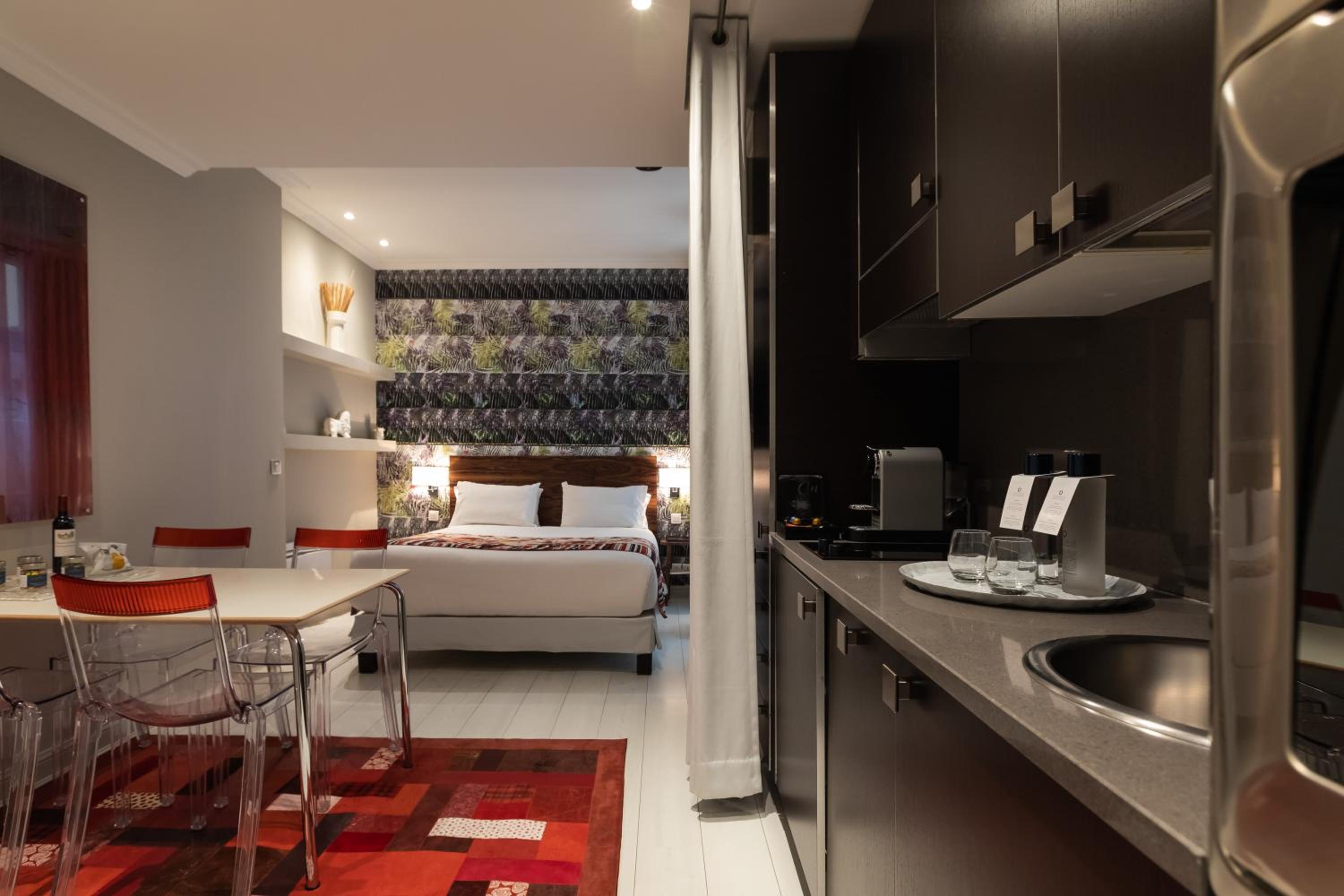 La Nuit Blanche 2-Rooms Deluxe Suite photo 3