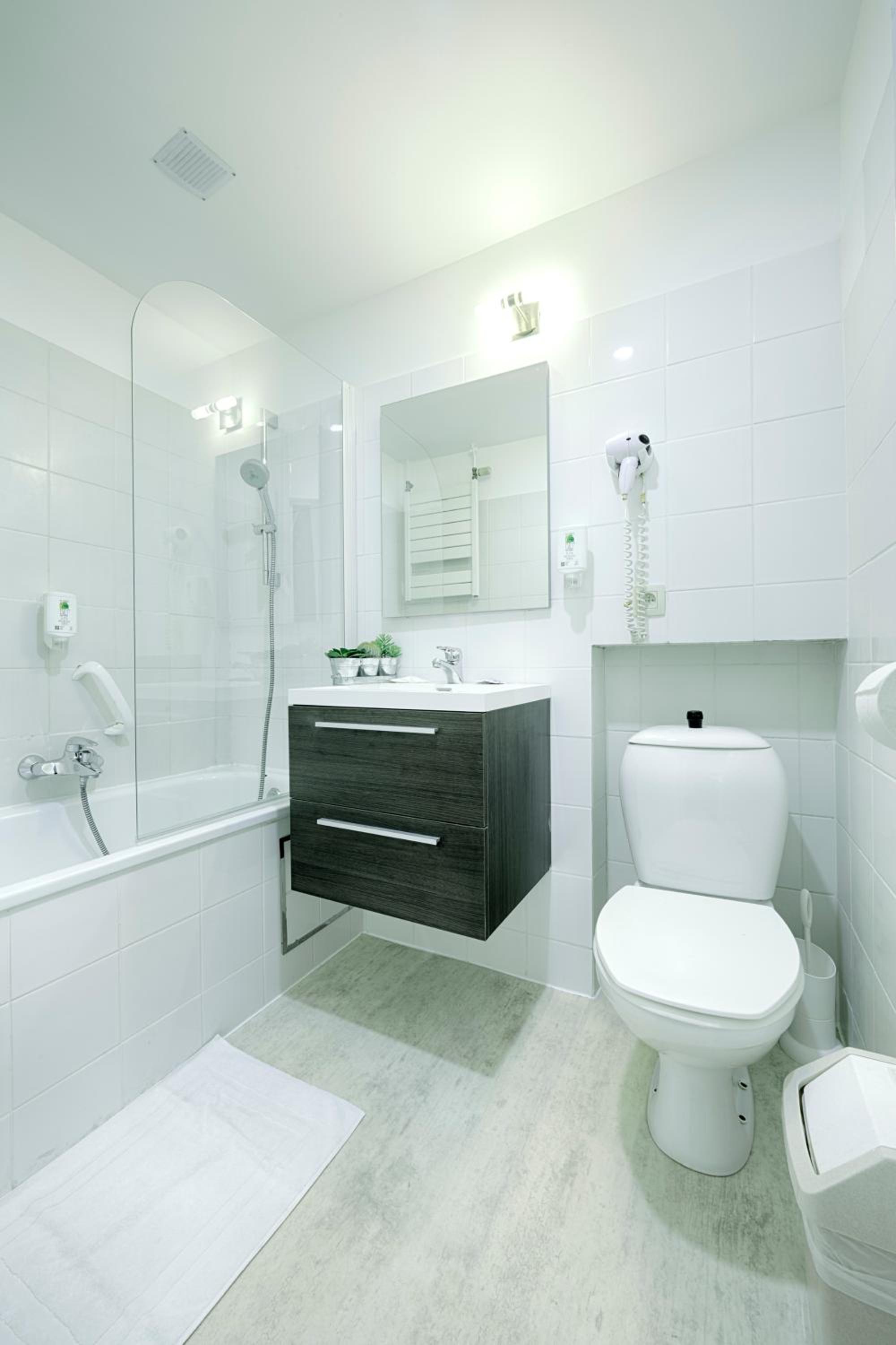 Economy Triple Room - Photo 2