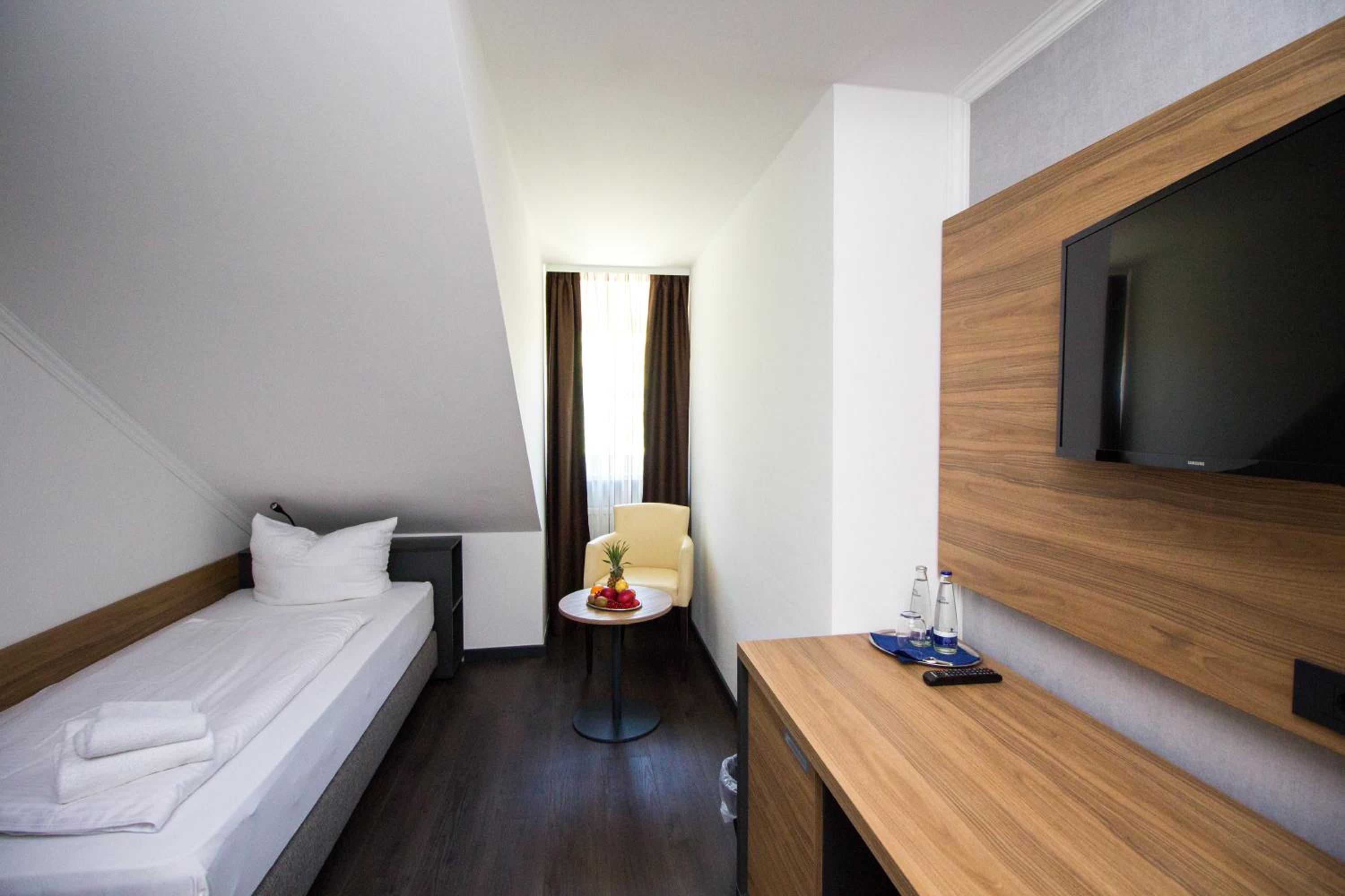 Basic Single Room with Shared Bathroom