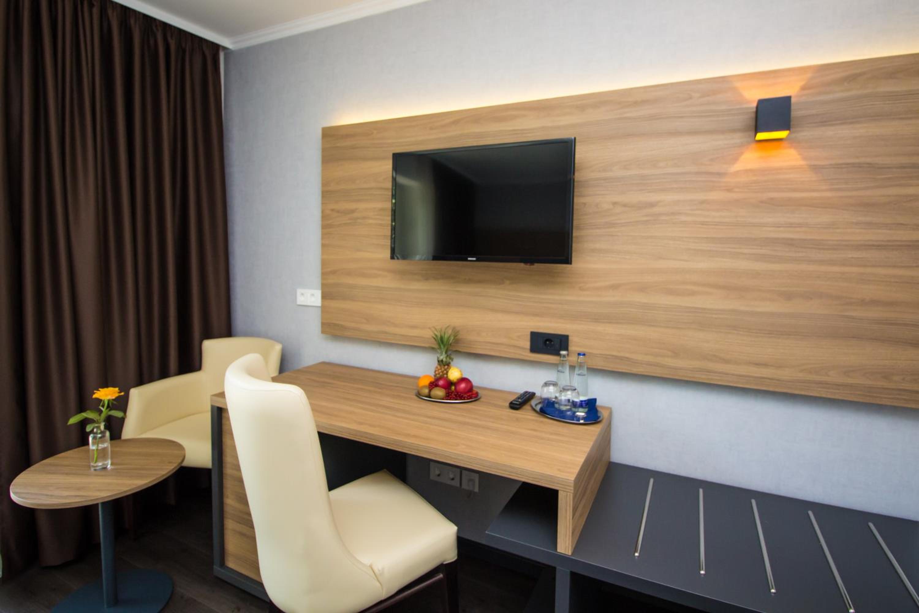 Deluxe Double Room with Lake View