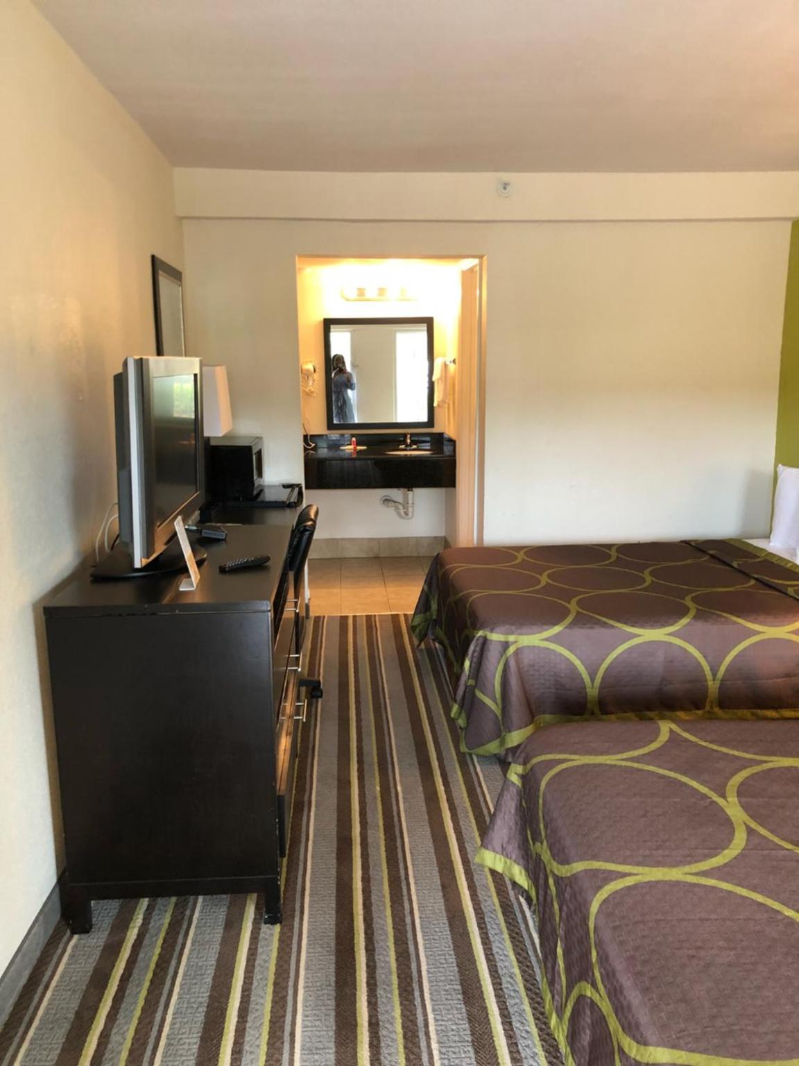 Double Room with Two Double Beds - Smoking - Photo 5