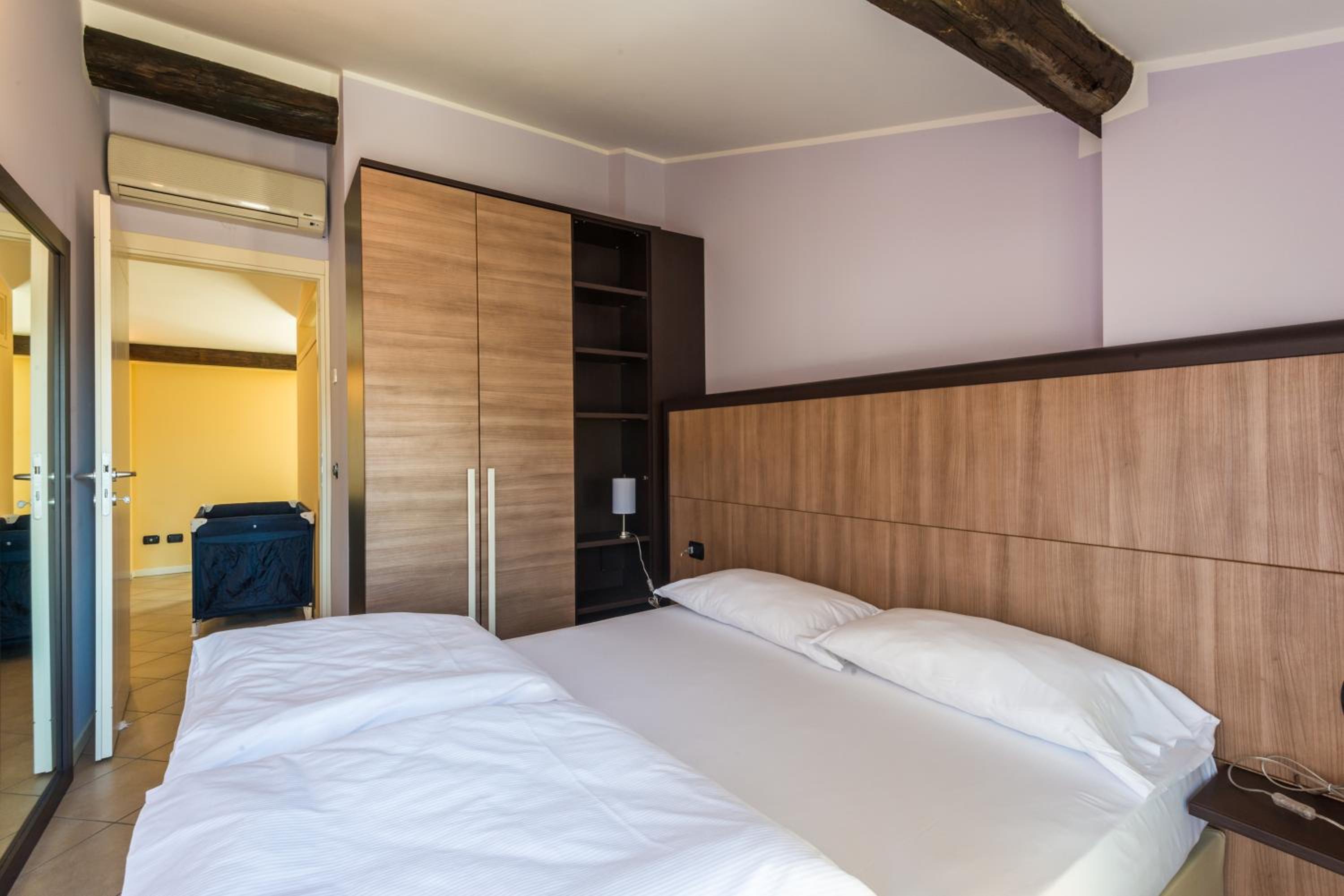 Suite with Lake View - Photo 12