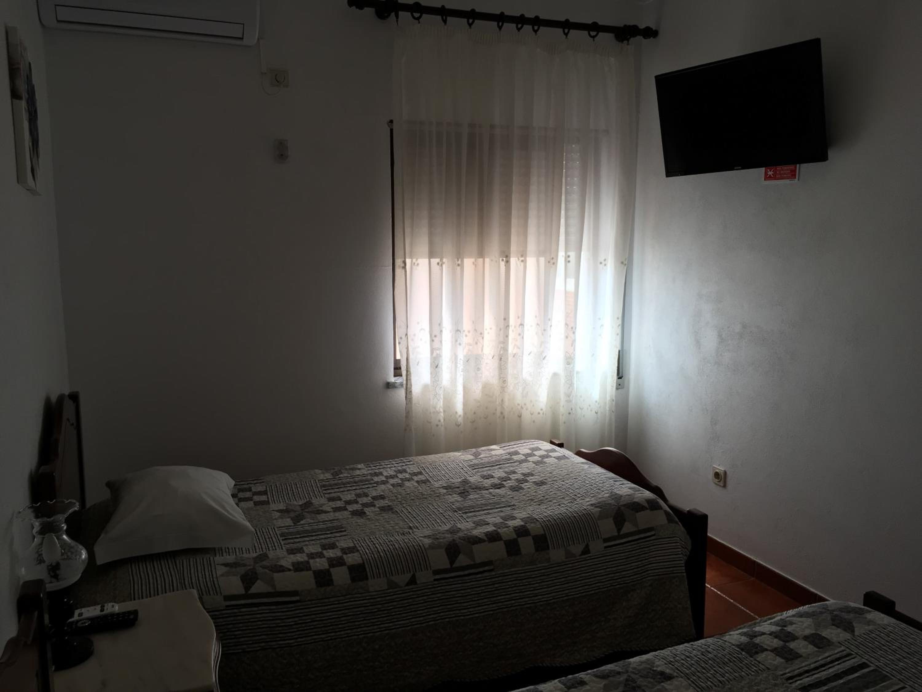 Twin Room - Photo 5