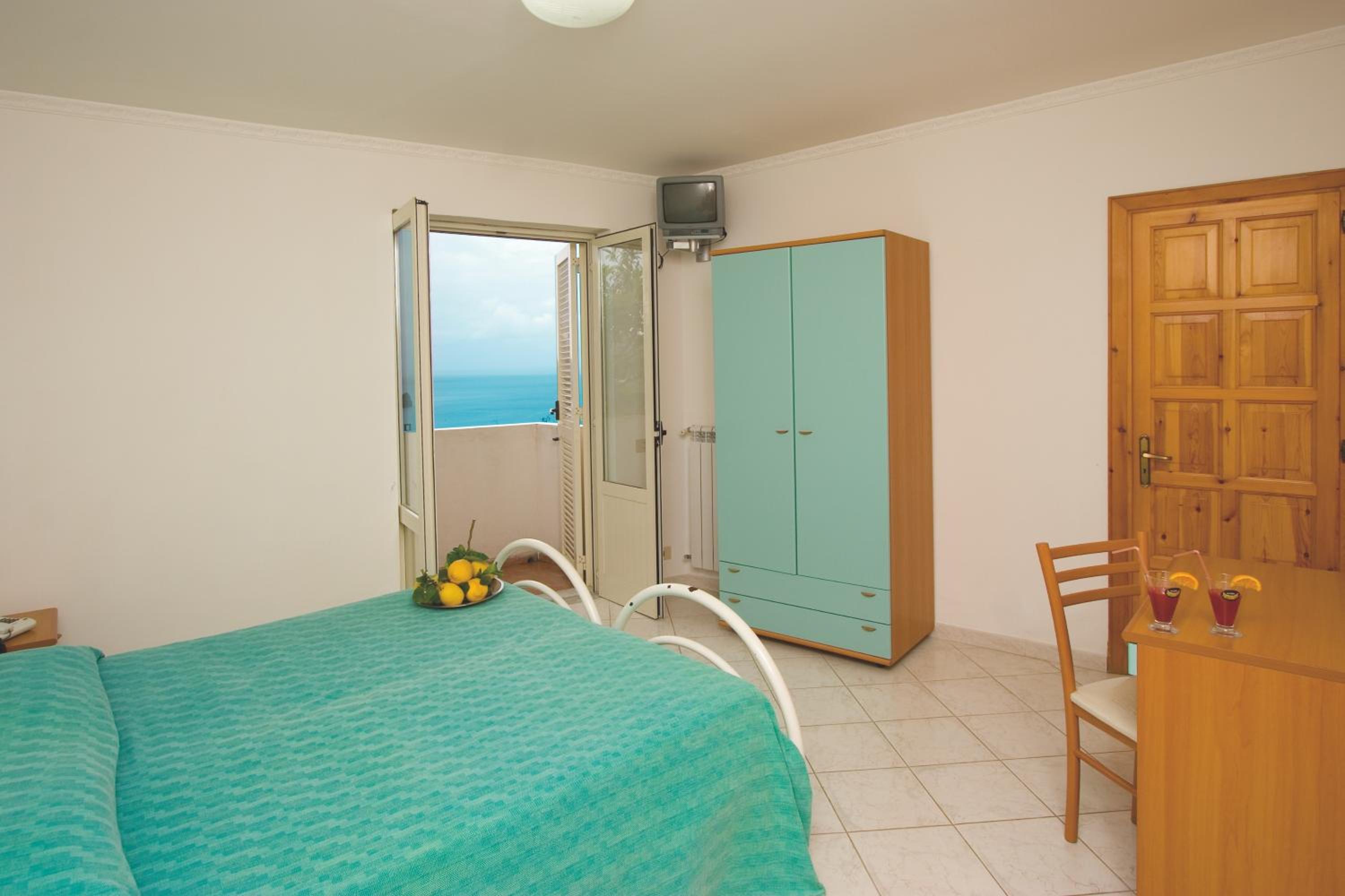 Standard Double Room - Photo 2