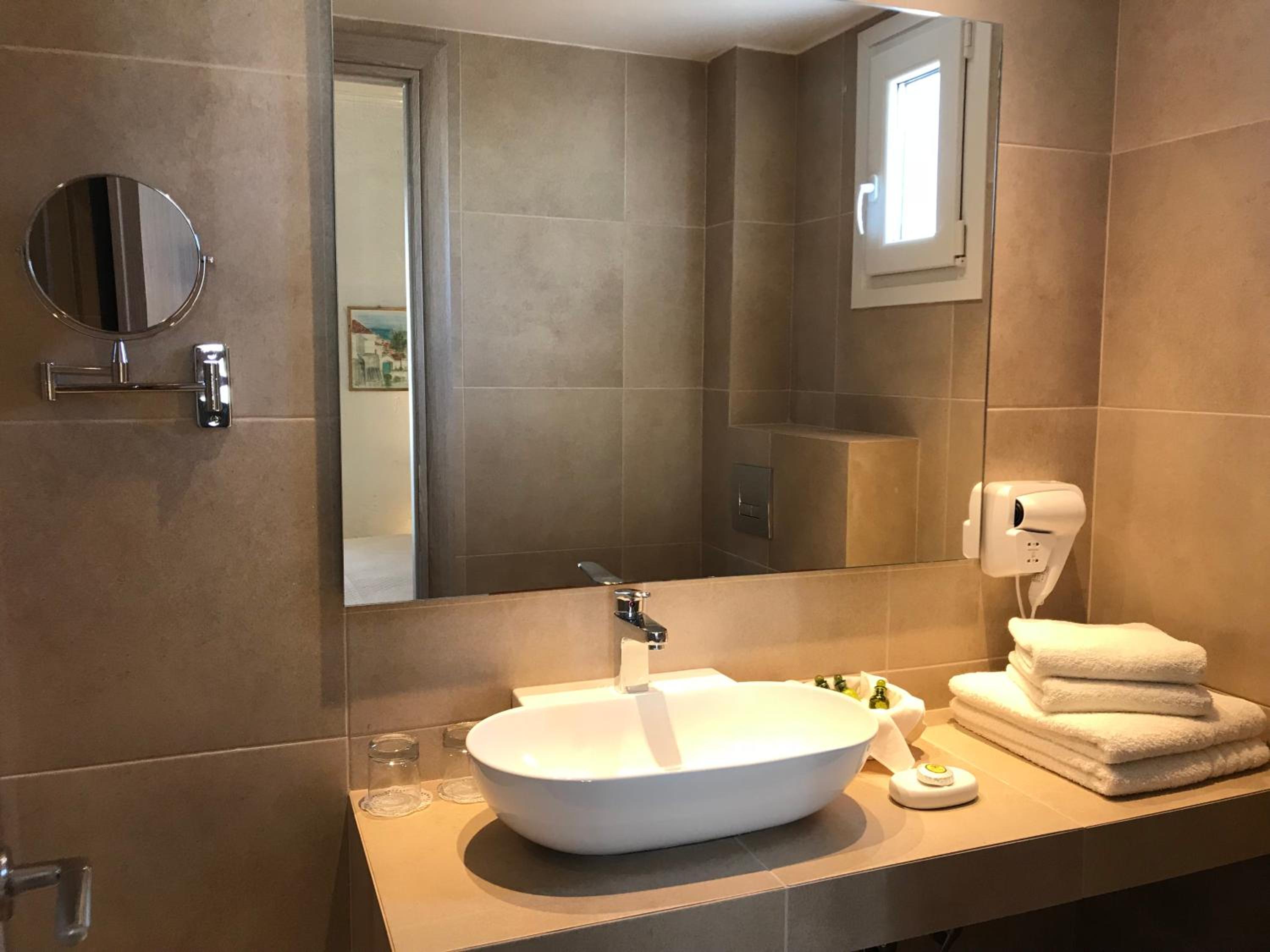 Deluxe Family Suite photo 2