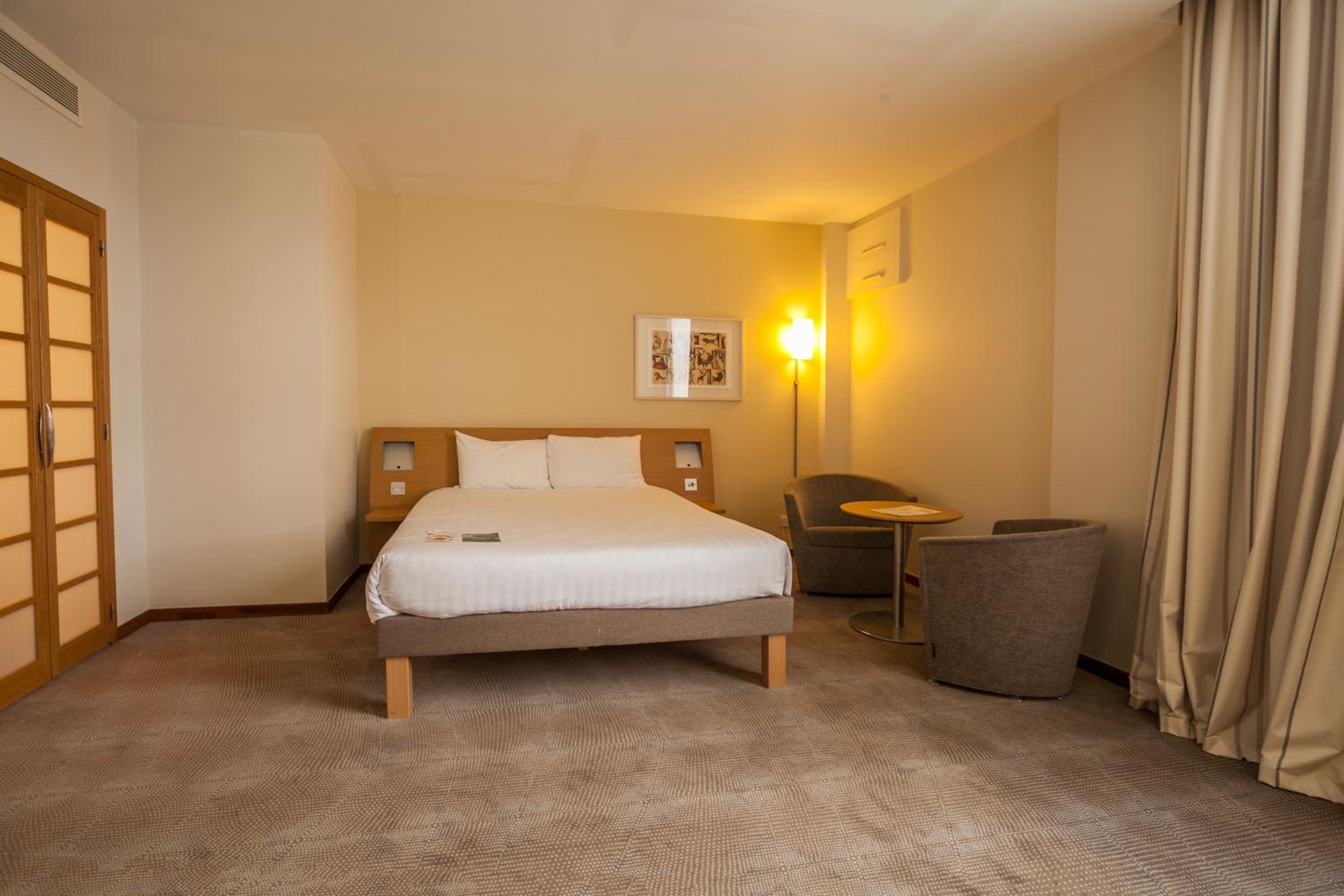Executive Room - Photo 6