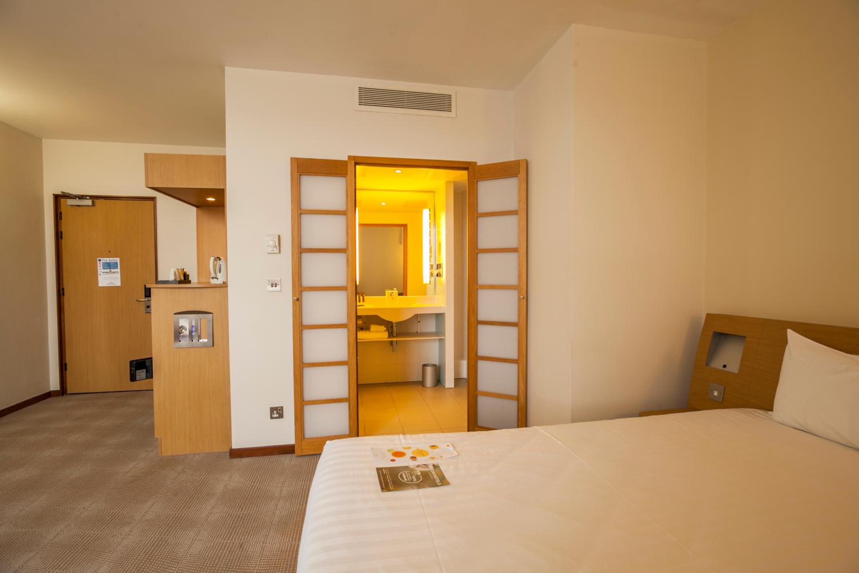 Executive Room - Photo 16