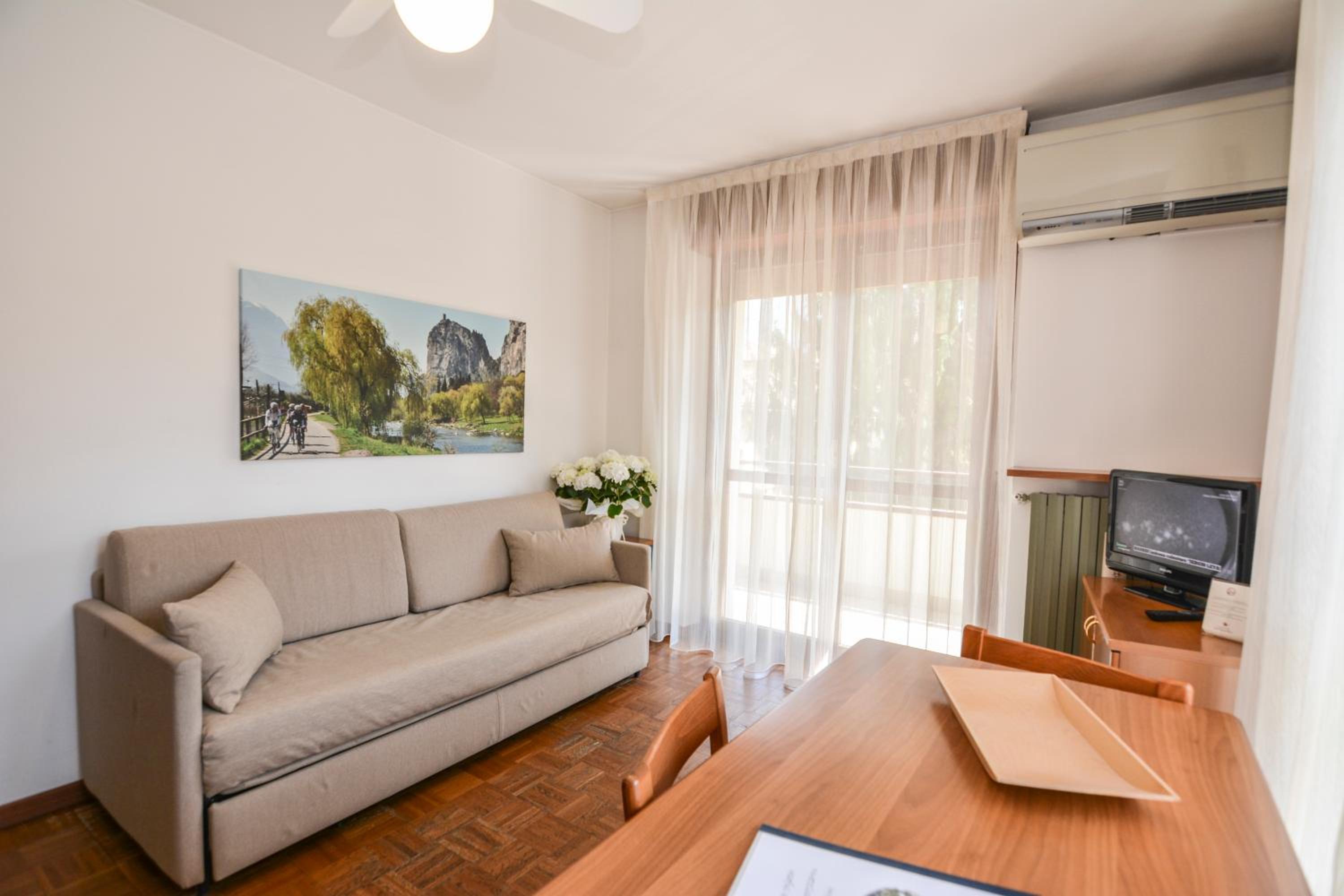 One-Bedroom Apartment photo 2