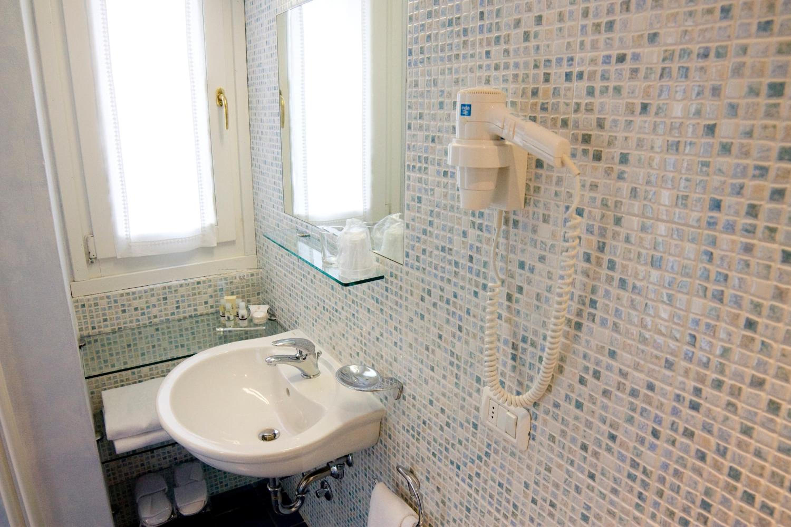 Double Room - Photo 20