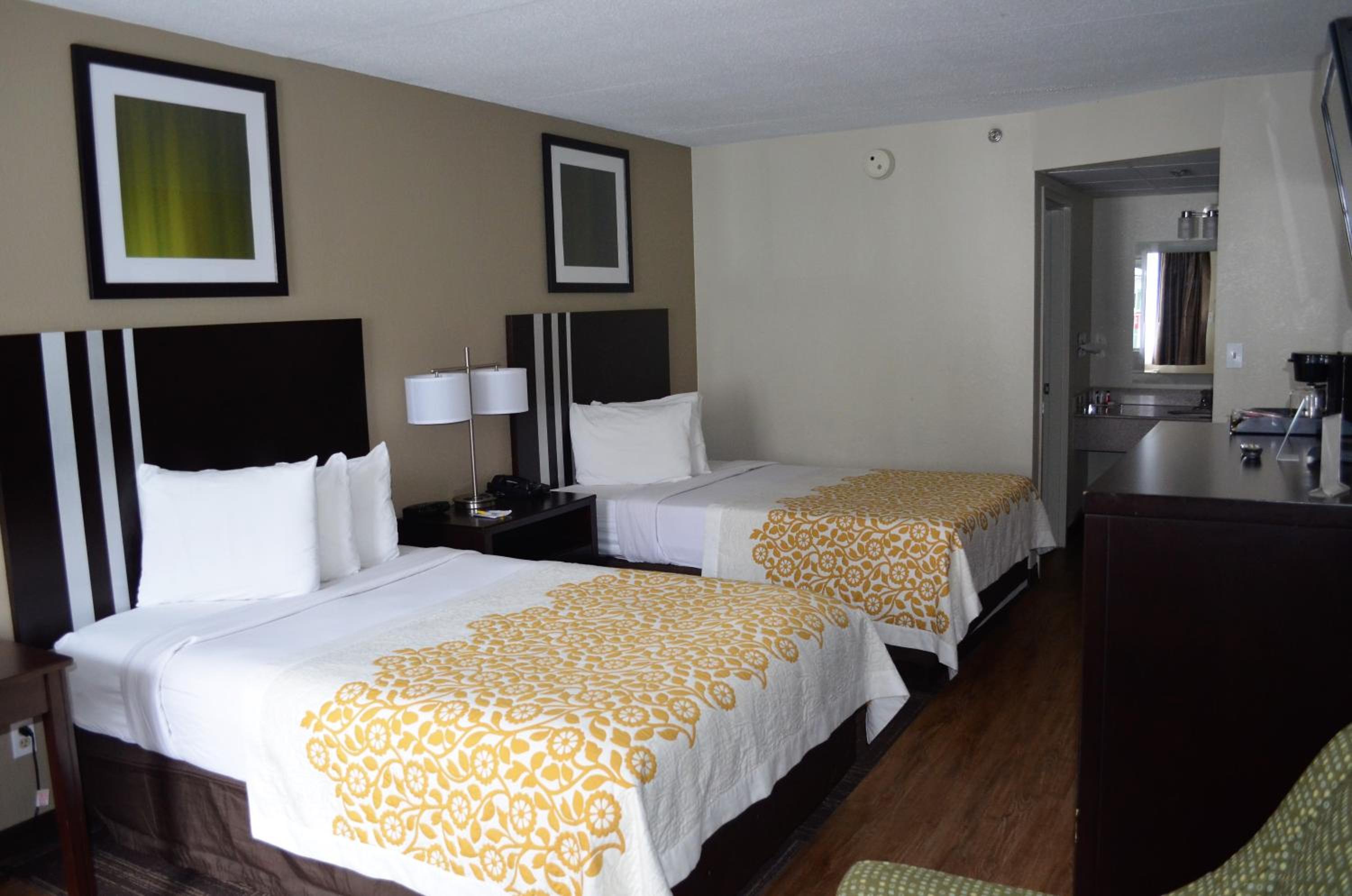 Double Room with Two Double Beds - Non-Smoking - Photo 2