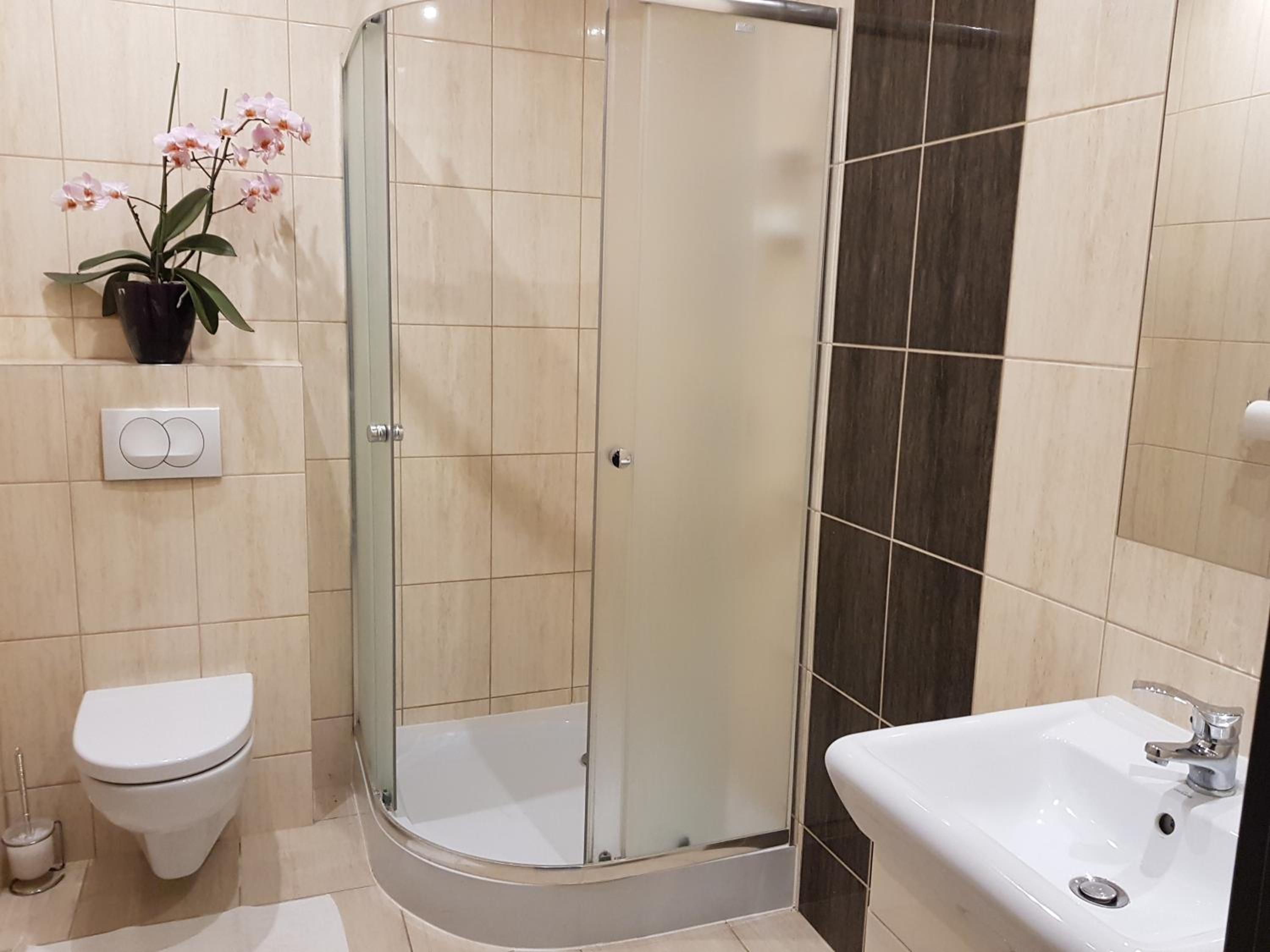 Quadruple Room with Private Bathroom - Photo 2