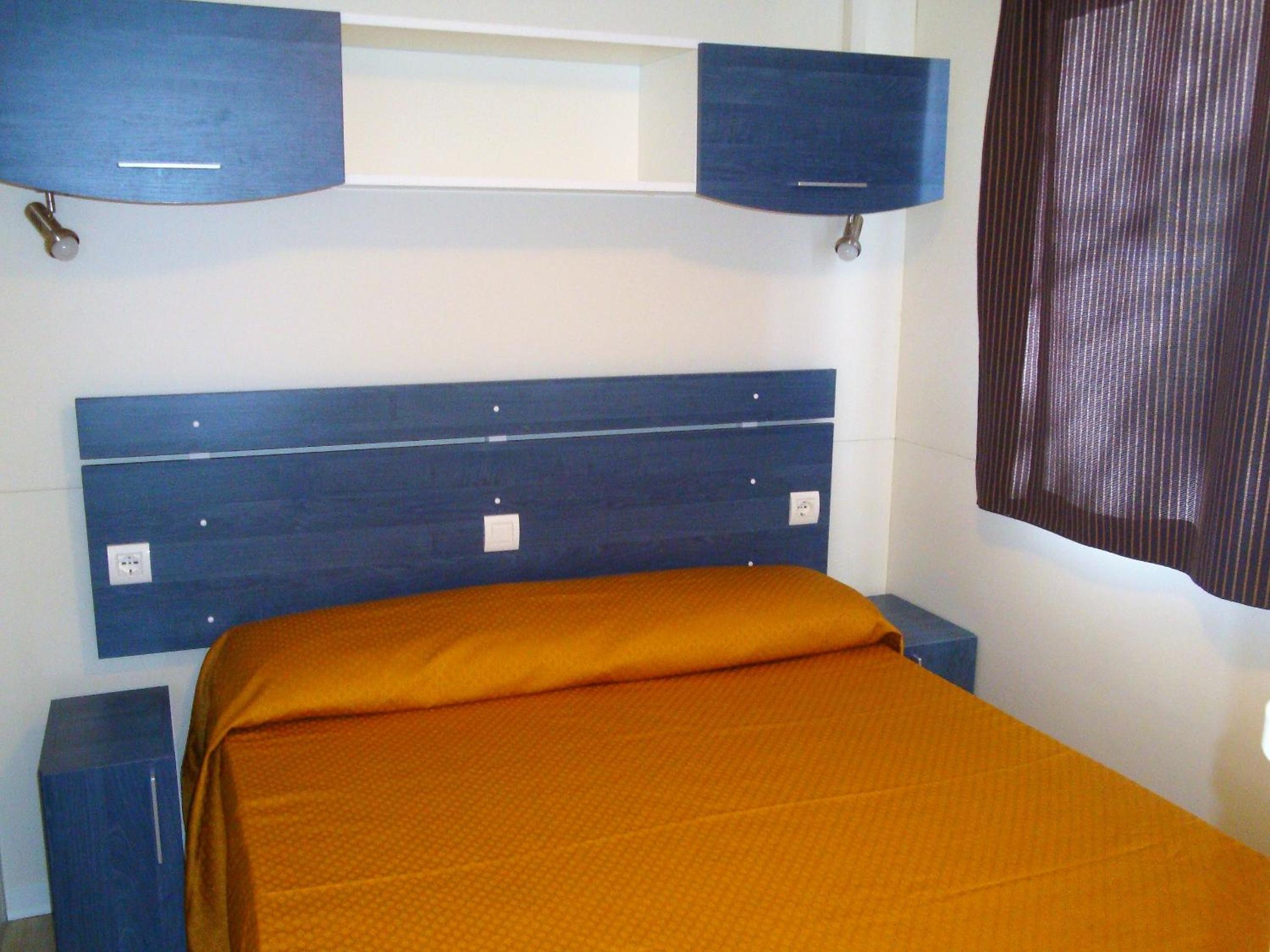 Deluxe Mobile Home (4 Adults)