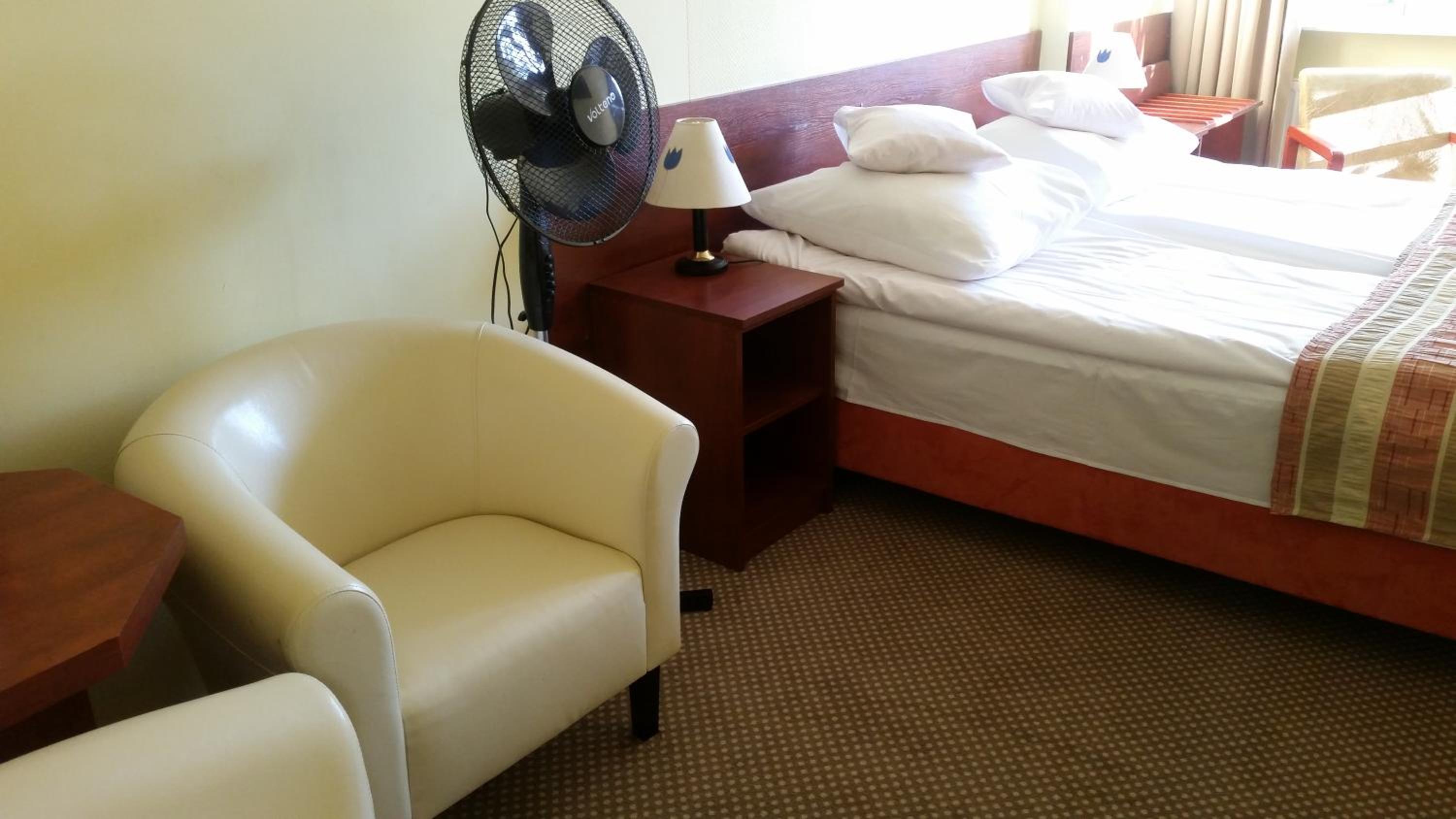 Standard Twin Room - Photo 5