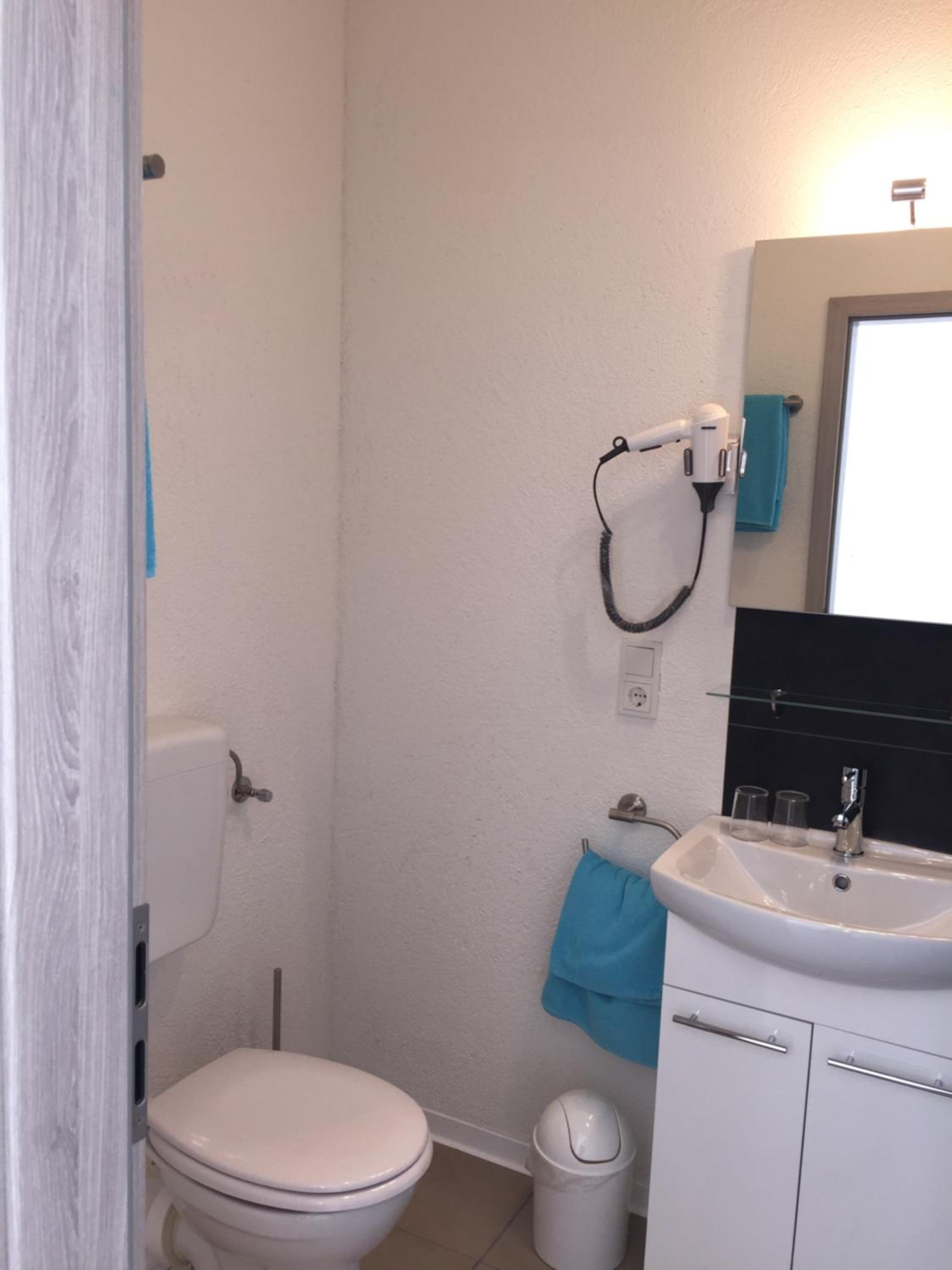 Standard Triple Room - Photo 9
