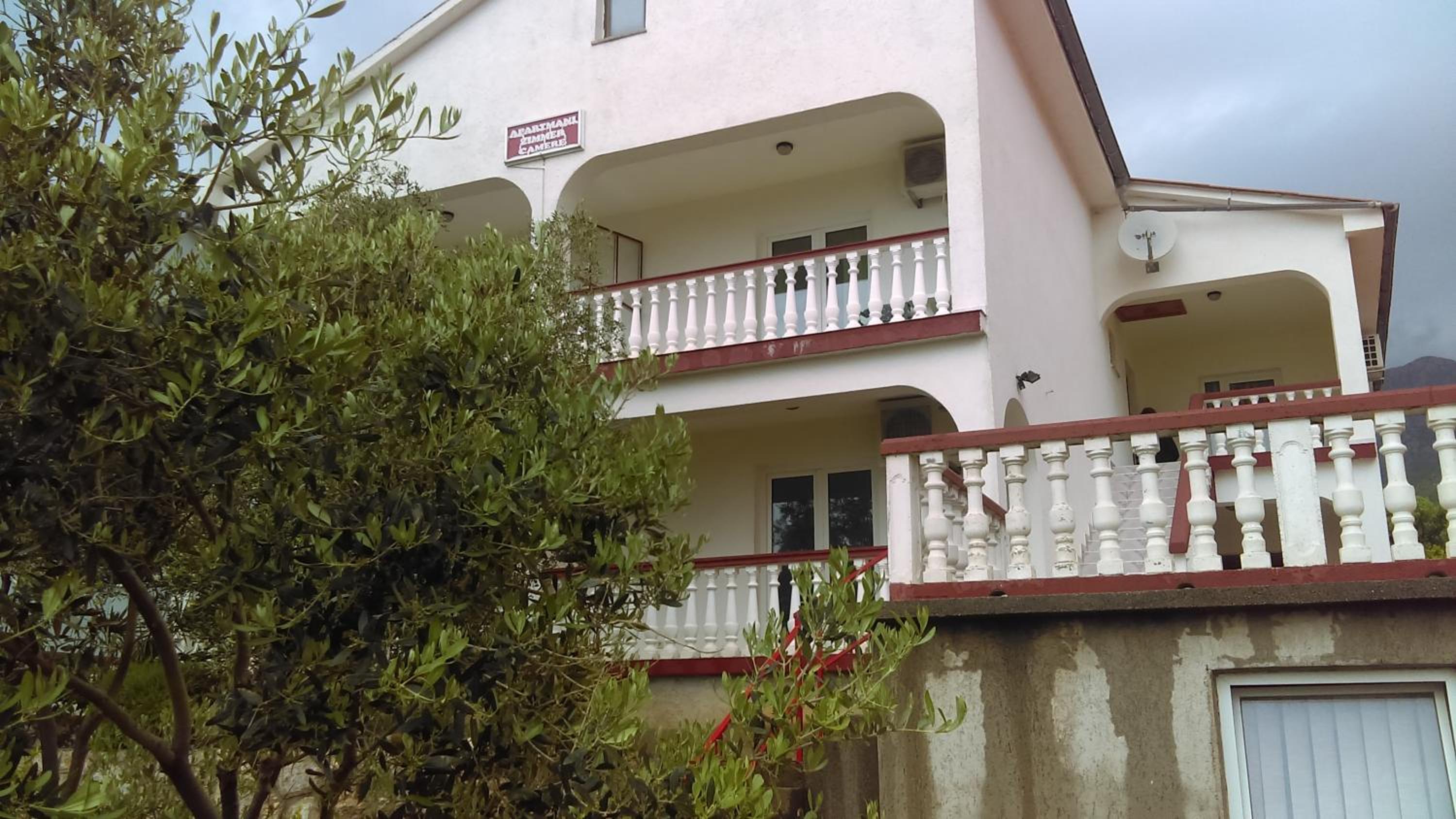 Apartment with Balcony - Photo 11